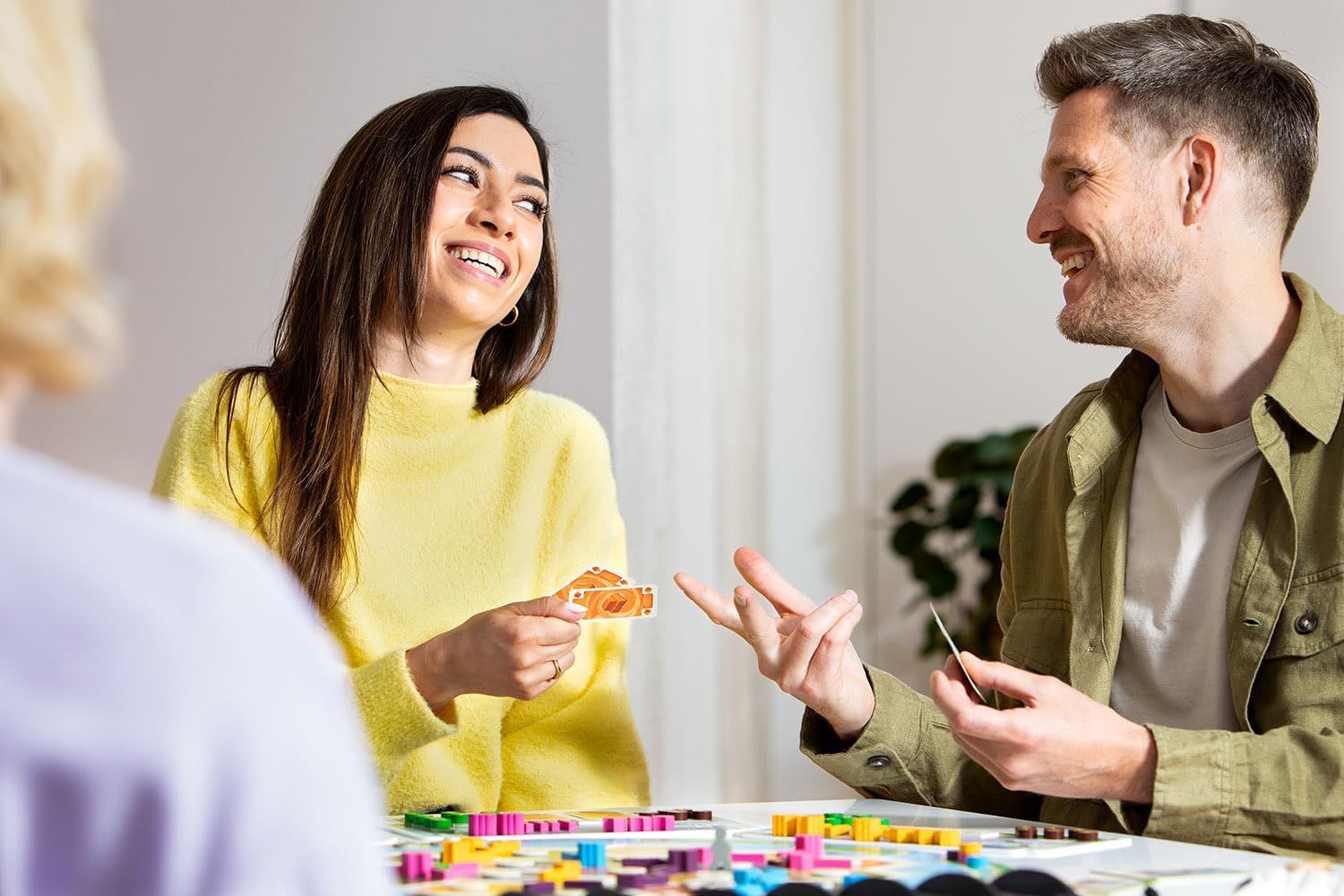 Kosmos Catan - Energien, eigenständiges Grundspiel für 3-4 Personen | Ab 12 Jahren, Brettspiel-Klassiker Siedler von Catan, Strategiespiel, Gesellschaftsspiel