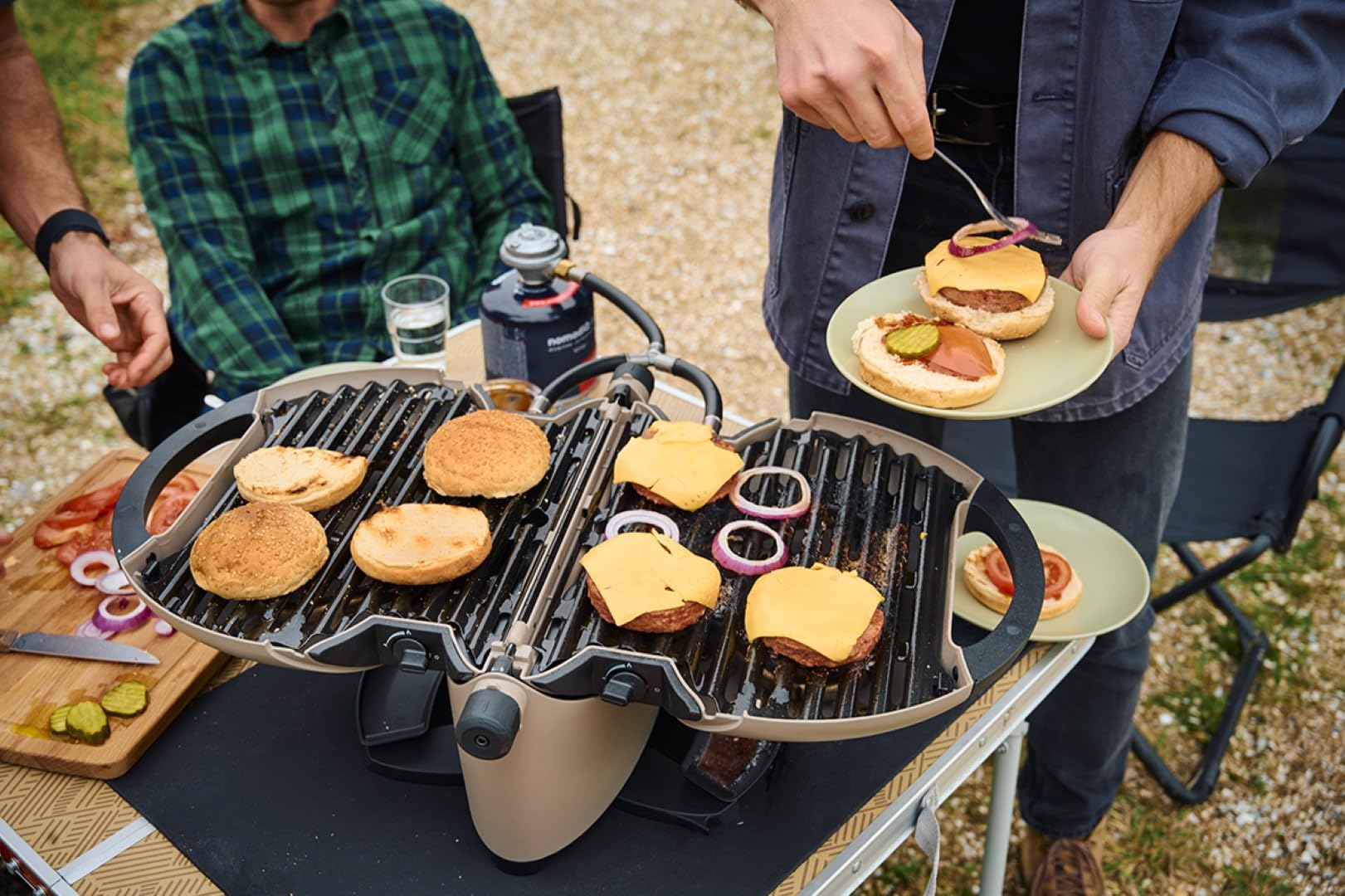 NOMADIQ BBQ Camping | Tischgrill | Compact | 2 Brenner | gasgrill camping | gasgrill balkon Wohnmobil | grillplatte, portable, outdoor, barbecue, outdoor kocher