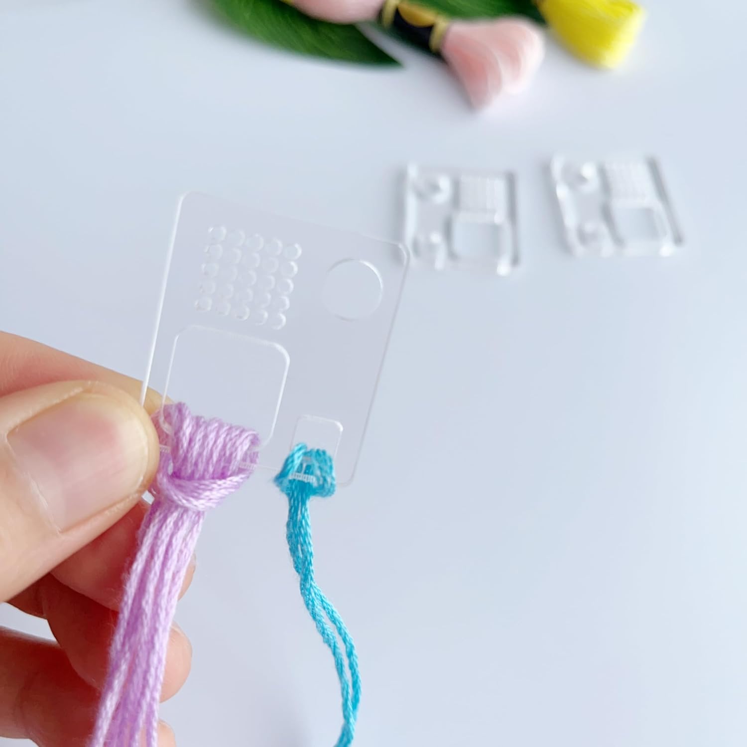 Set of 200 Mini Acrylic Floss Swatches, Floss Drops with Thread Swatch, Variegated Thread Floss Drops (200 PCS)