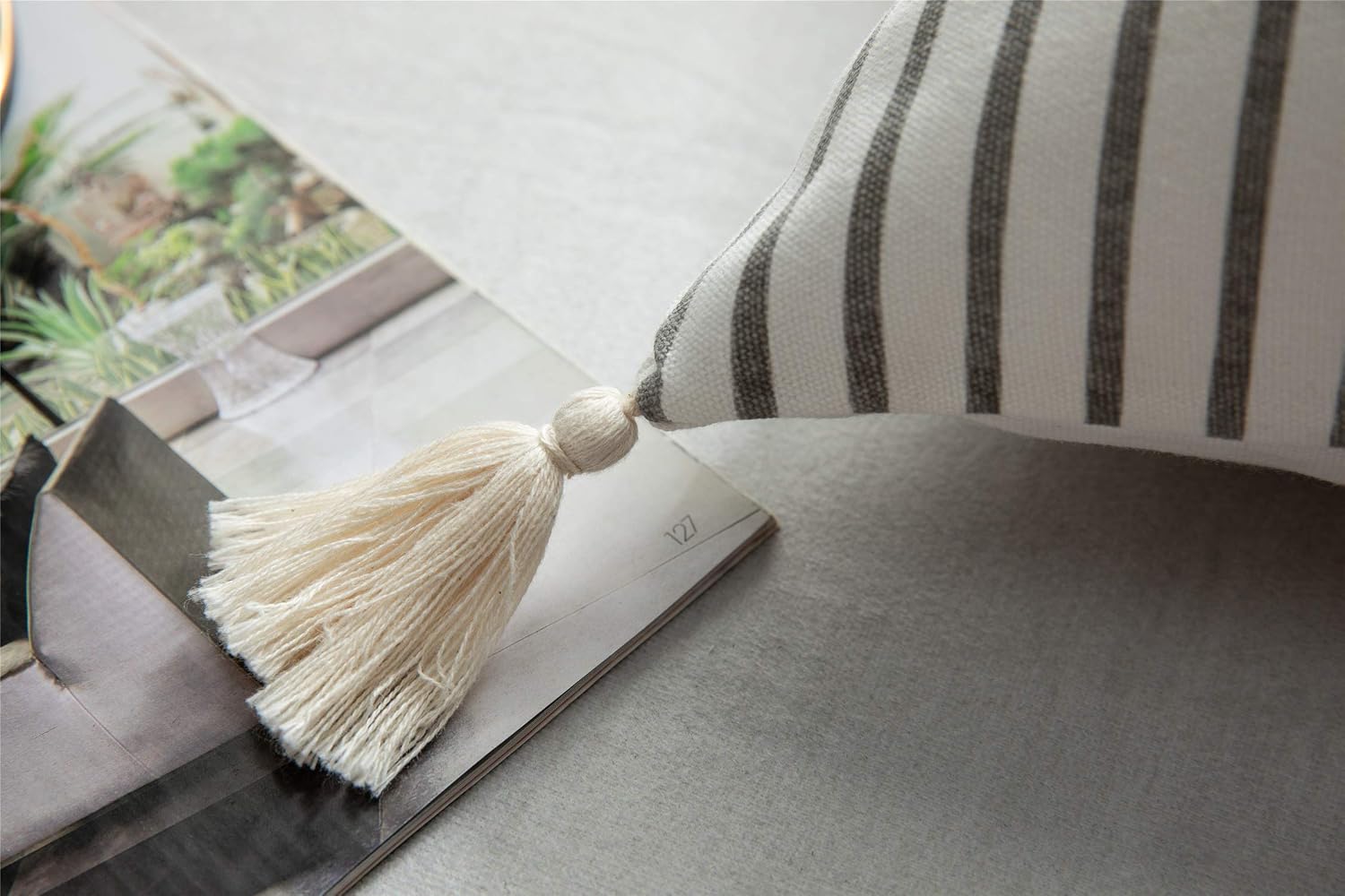 DEZENE Decorative Throw Pillow Covers for Couch Sofa Bed, 2 Pack 100% Cotton Rectangle Lumbar Pillow-Cases with Tassels, Boho Euro Cushion Covers for Farmhouse, Kids, 12 x 20 Inch Black and White