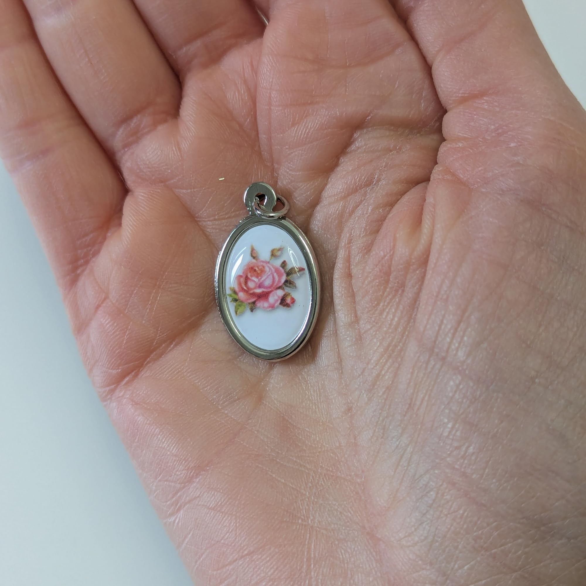 OVUNQUE PROTEGGIMI Medaglia di Santa Rita da Cascia, Medagliette Ovali 3 cm, Bifacciale con Immagine di Santa Rita e Rosa sul Retro, Ciondolo Devozionale Sacro, Idea Regalo Religiosa
