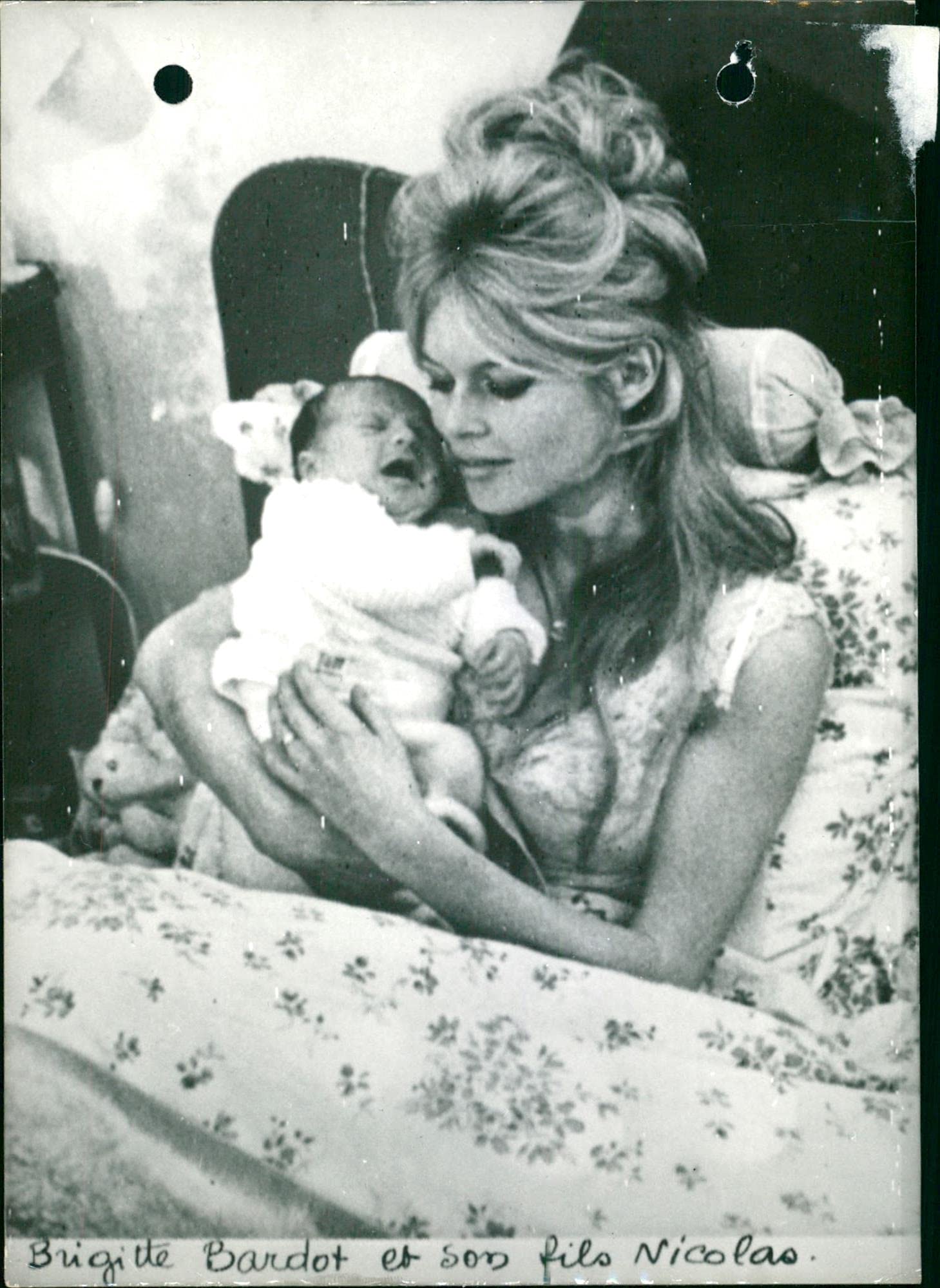 Amazon.com: Brigitte Bardot con su hijo Nicolas-Jacques Charrier - Vintage  Press Photo : Hogar y Cocina