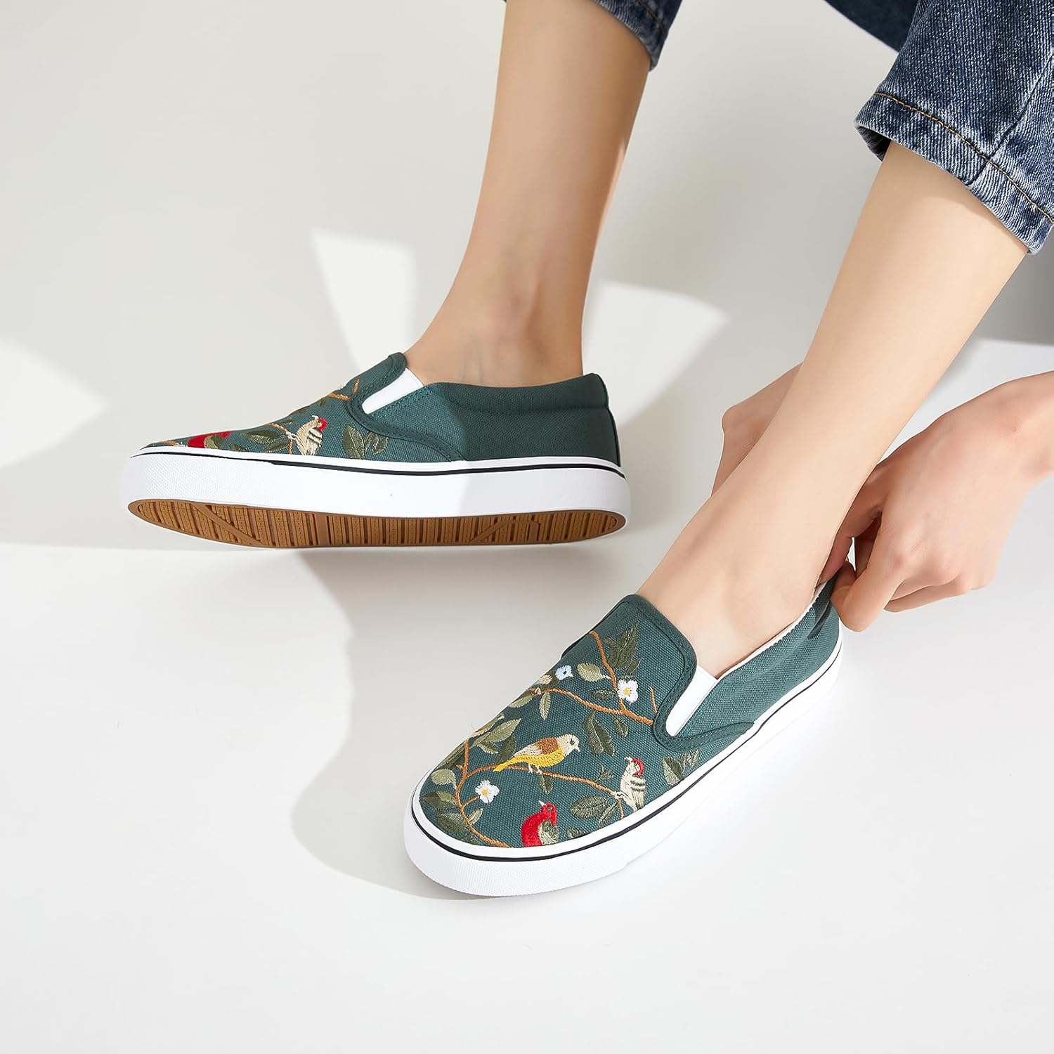 Women's Slip on Shoes Canvas Sneakers Loafers Non Slip Shoes Low Top Casual Shoes - Image 2