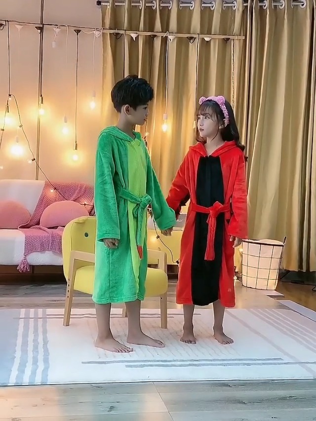 Ruyang Kids Hooded Bathrobe Girls Soft Plush Flannel Robe With Pockets Cute Artoon Print Pajamas Sleepwear Boys Spa Robe - View #5