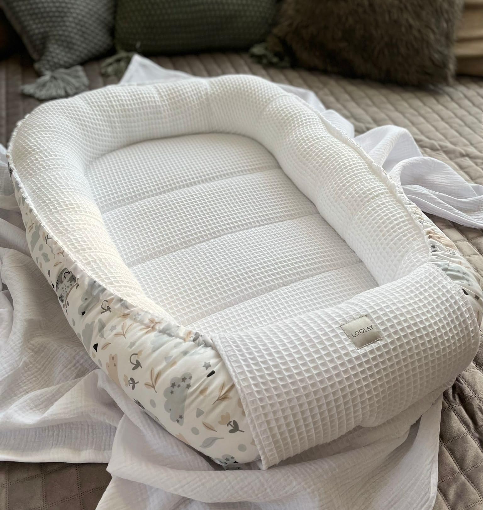 Paracolpi a nido d'ape, colore bianco, beige e bianco, per neonati, materassino da viaggio, paracolpi solo/o, in set regalo premium (paracolpi + copertura (80 x 100 cm) + farfalla + orsacchiotto)