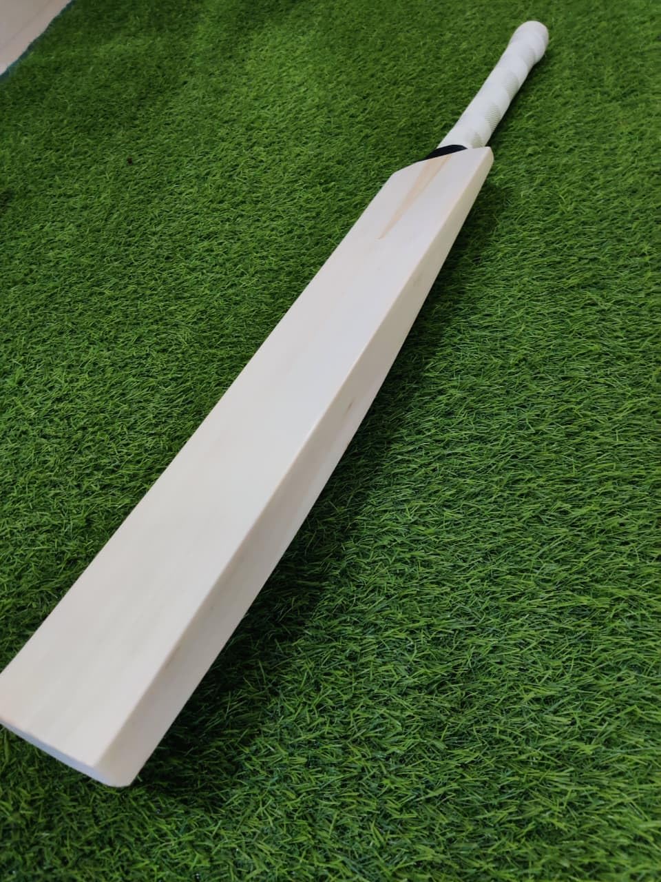English Willow Cricket Bat for Men and Women | Full Size | Short Handle | Lightweight | Free Cover | SAG-image-23