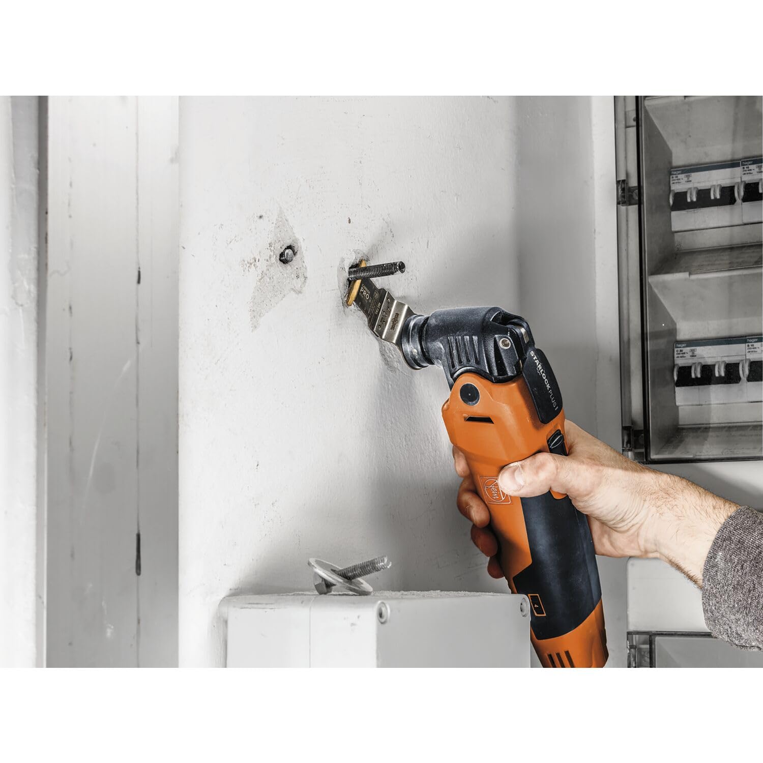 FEIN Multimaster MM 500 Plus Top EDITION, Das leistungsstarke MultiTool bei Ausbau und Renovierung mit 62 Zubehören zum Sägen, Schleifen, Schneiden, Fliesen austrennen und mehr.