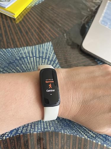 Amazon.co.jp: Fitbit Inspire 3 フィットネストラッカー ライラック