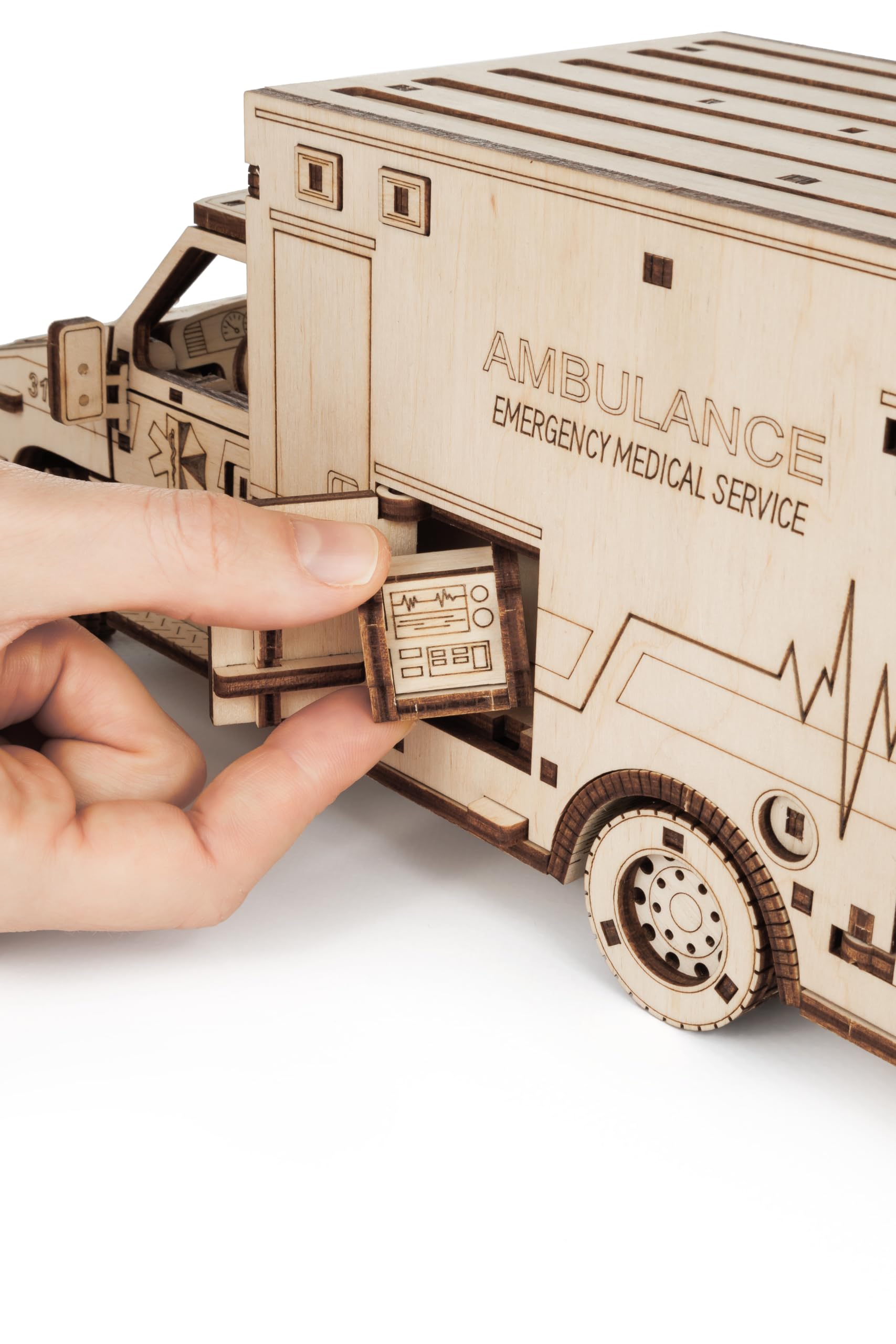 EWA Eco-Wood-Art AMBULANS – Drewniany Zestaw DIY z Mechanizmem Nakręcanym, Idealne na Prezent – Drewniane Puzzle 3D do Samodzielnego Montażu dla Nastolatków i Dorosłych (14+) – 386 szt.