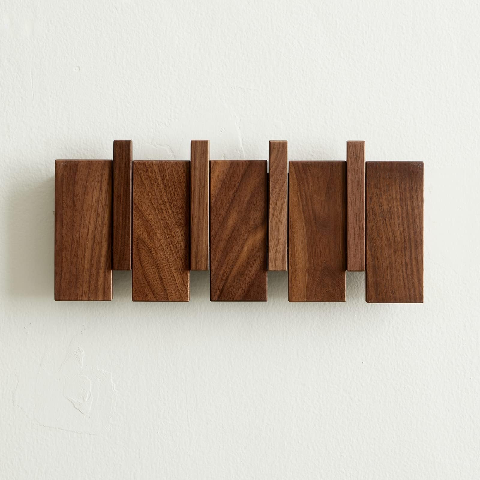 QUELLANCE Wooden Coat Hooks Wall Mounted, Coat Rack Hanger Wall Mount with 4 Hooks, Heavy Duty Coat Hooks for Hanging Coats/Keys/Hats/Robe&Towels/Plants/Bags, Home Decor Gift, Walnut