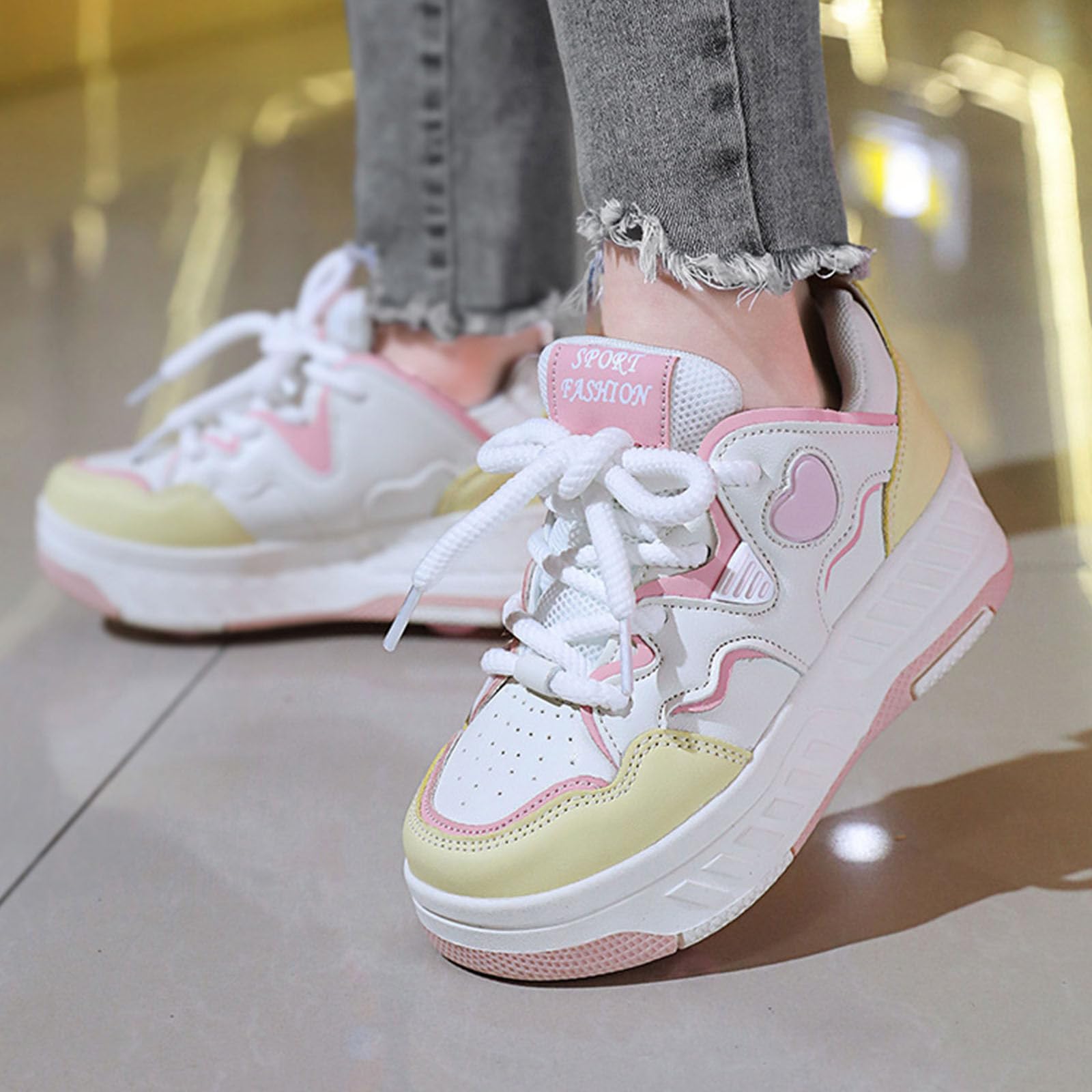 Surwin Schuhe mit Rollen Kinder Mädchen Jungen, Liebesherz Stil Turnschuhe mit 4 Rollen Schnüren Design Rollschuhe Schuhe Skateboardschuhe Roller Skate Shoes Rollschuhe Sneaker