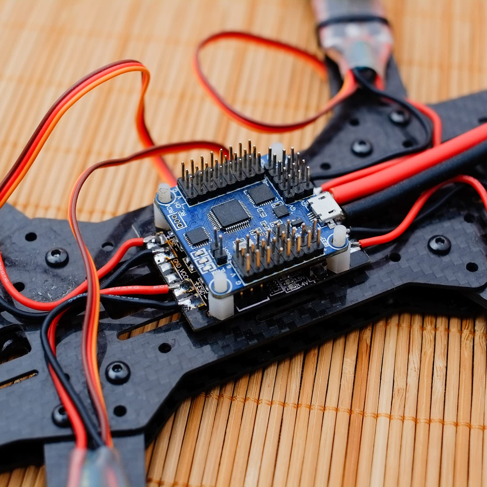 sourcing map RC ochrona przed wibracjami gumowe kulki do RC F4 F7 sterownik lotu RC dron akcesoria M2 x 4 mm (czarne) 24 sztuki