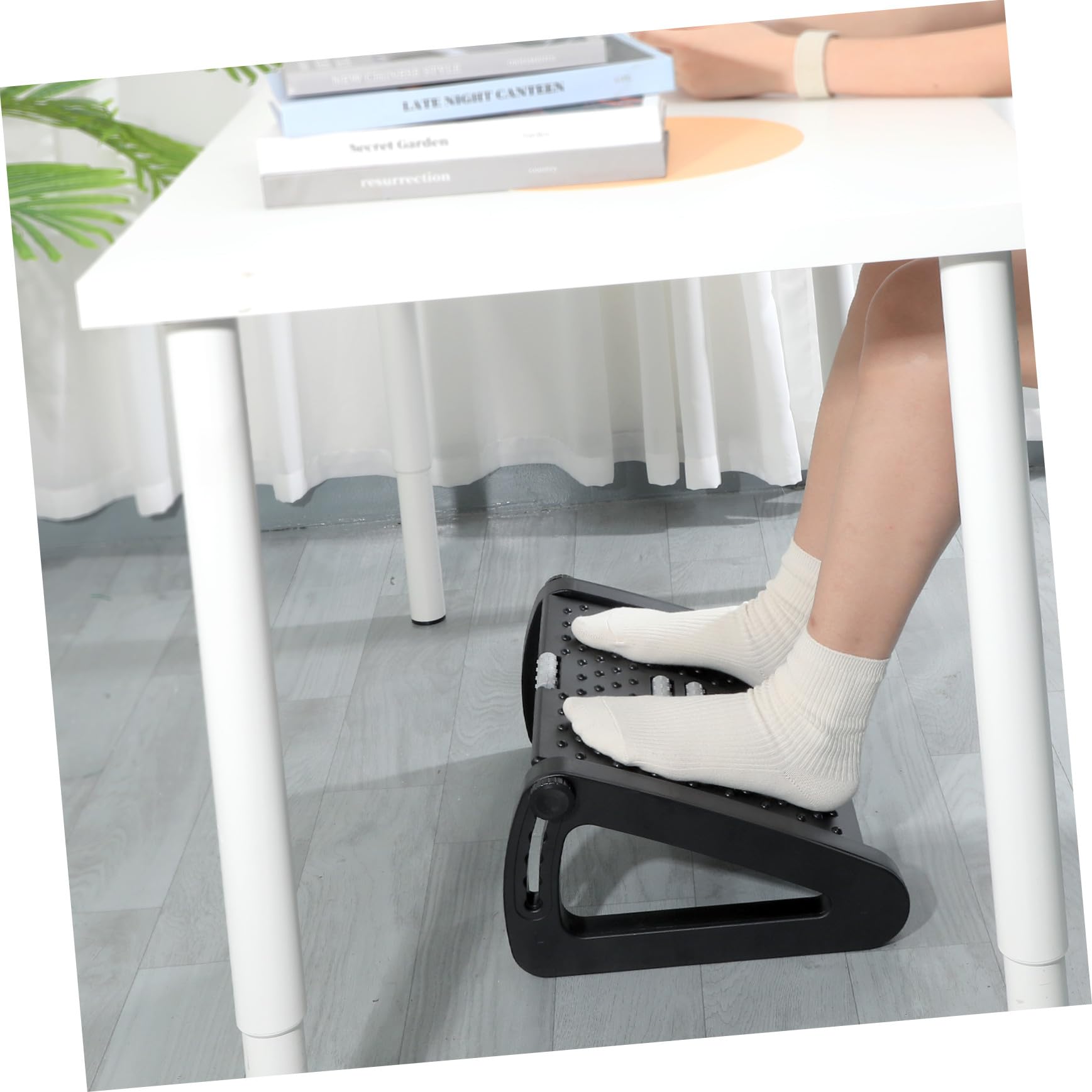 Verstellbare Fußstütze Schwarz aus Abs Pp Eisen für Büro und Zuhause | Massage Rolle, Neigungswinkel, Stabile Ausführung, Schlichtes Design für Homeoffice und Arbeitsbereich