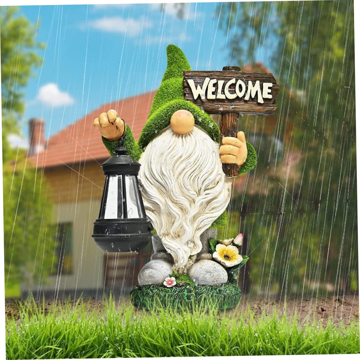 Divertente gnomo da giardino con lanterna solare e cartello di benvenuto. Ornamenti solari da giardino. Figurina di gnomo per prato da patio, attrezzi