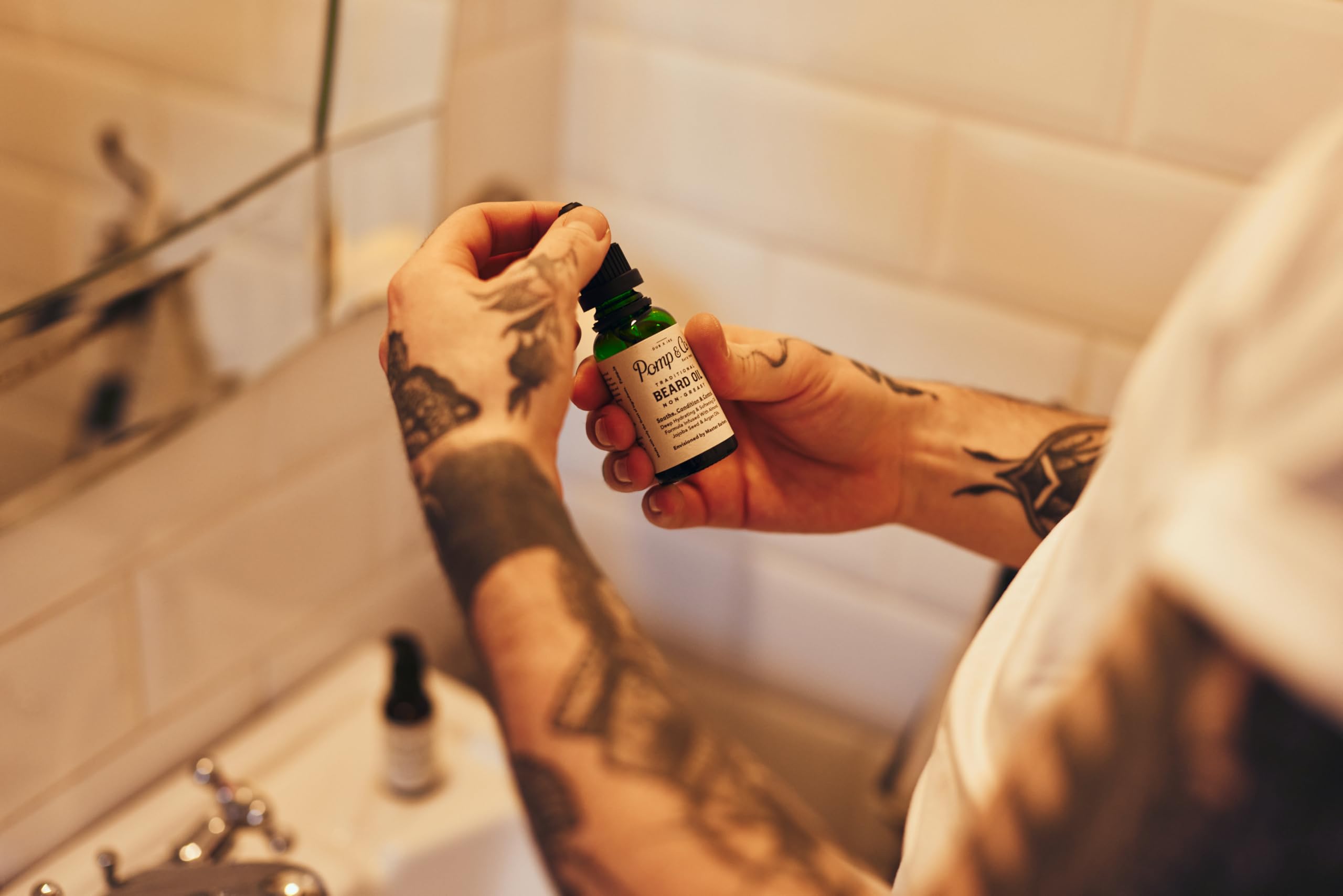 Pomp & Co Non Greasy Beard Oil, feuchtigkeitsspendendes und weichmachendes Bartöl mit Jajoba- und Arganöl 30ml