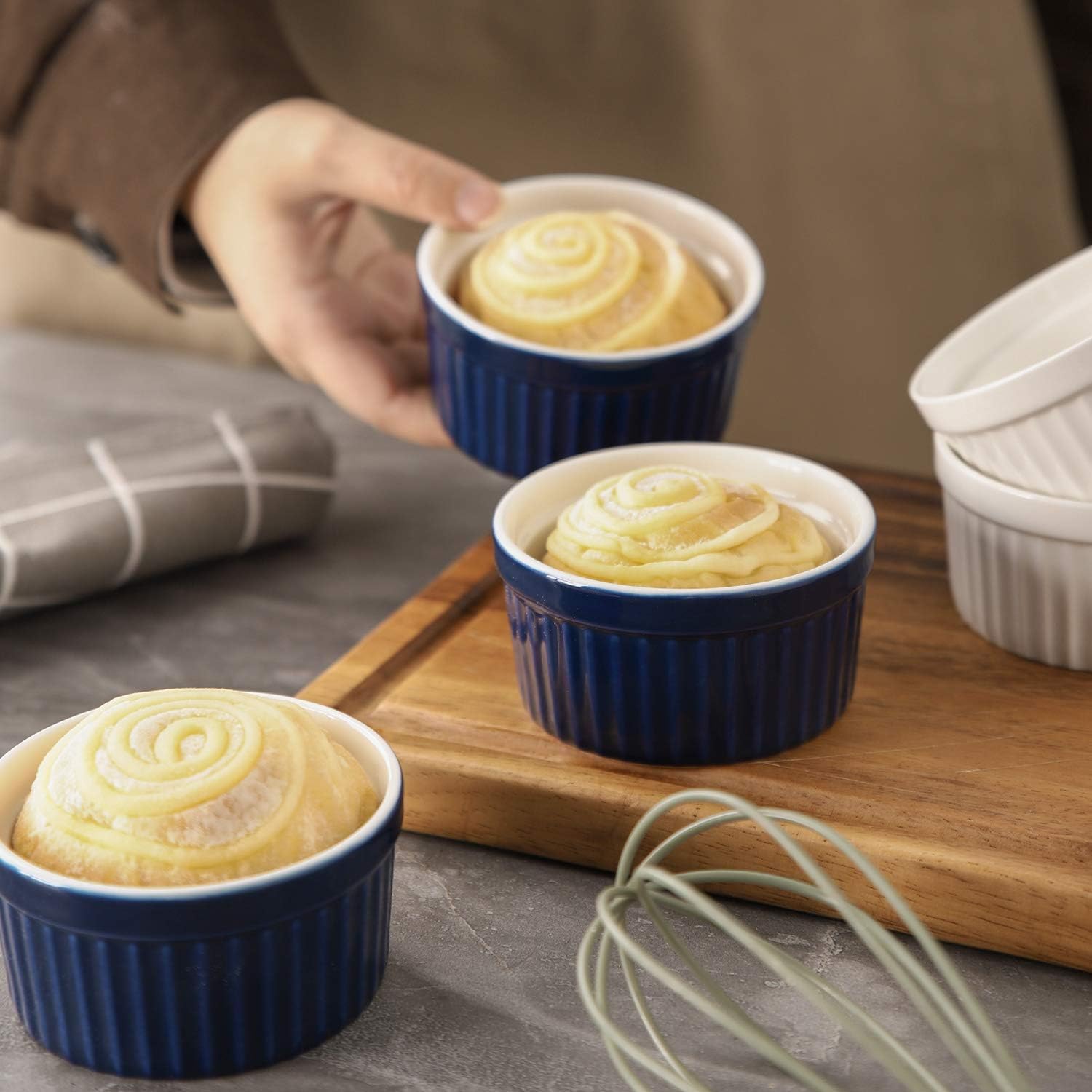 SAMSLE Porcelain Ramekins 4 oz Oven Safe, Classic Round Ceramic Small Bowls Baking for Creme Brulee, Navy Blue Mini Souffle Dish for Dessert Dipping Sauce Cups, Set of 6: Kitchen & Dining