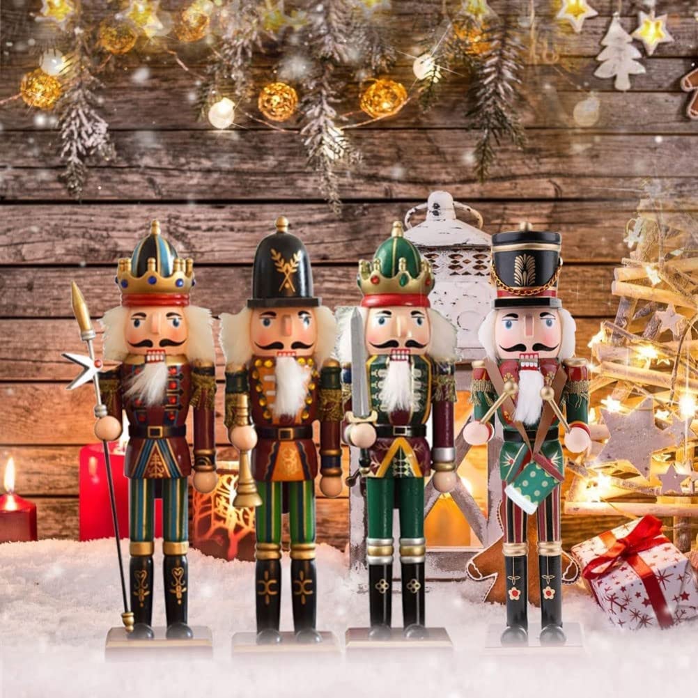 KAHEIGN 2 Pezzi Soldati Schiaccianoci di Legno, 2 Stile 30CM Figure Tradizionali dello Schiaccianoci di Natale Soldato Dipinto in Legno di Pino Premium per Casa Camino Decorazione (Tamburo & Spada)