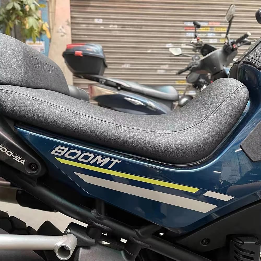 Sella Personalizzata per CFMOTO 800MT, Ribassata 30mm, Design Retro con Gobba, Rivestimento in Pelle Nera, 45x35x10 cm