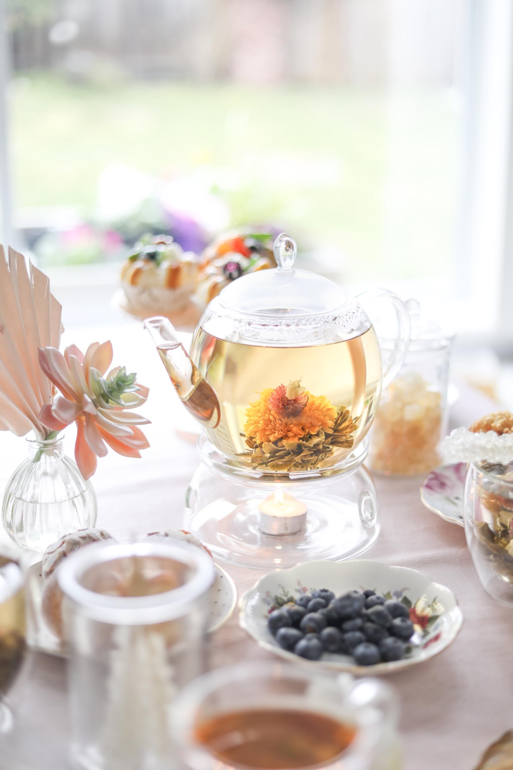 Teabloom Prager Teebereiter und Stövchen-Set aus Glas – großes Fassungsvermögen (1,275 ml) – hitzebeständige Teekanne aus Borosilikatglas mit abnehmbarem Tee-Ei aus Edelstahl – Herdplattensicherer