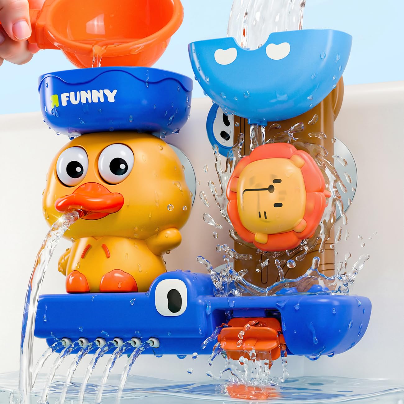 Badespielzeug Baby ab 1 Jahr mit 3 Saugnäpfen für extra stabilen Halt | Interaktives Wasserspielzeug mit Wasserrad & Gießkanne | Badewannenspielzeug Geschenk für Jungen & Mädchen (Ente Blau)