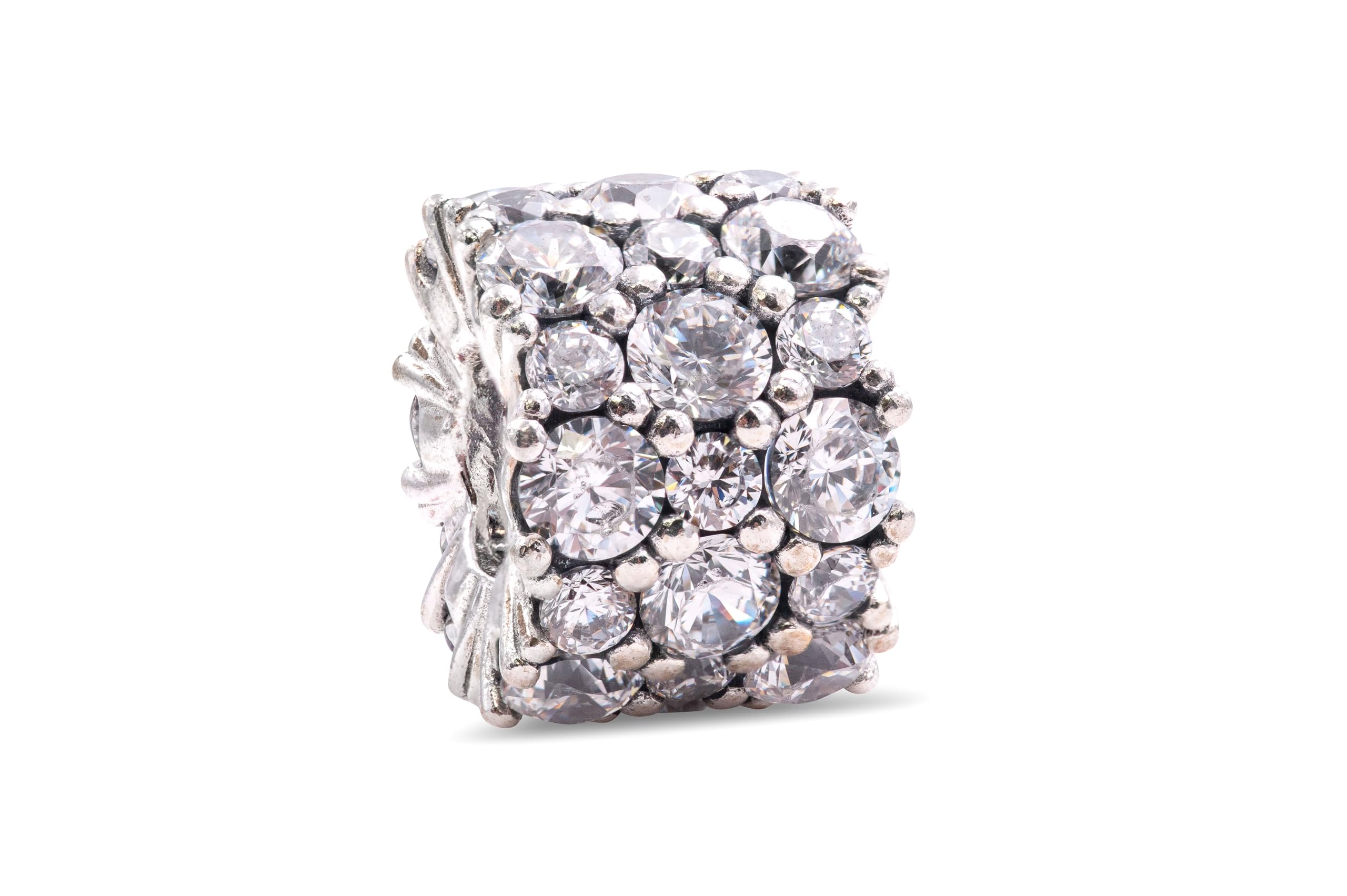 Evita pulseras apagadas con Dijes centelleantes PANDORA Timeless 4