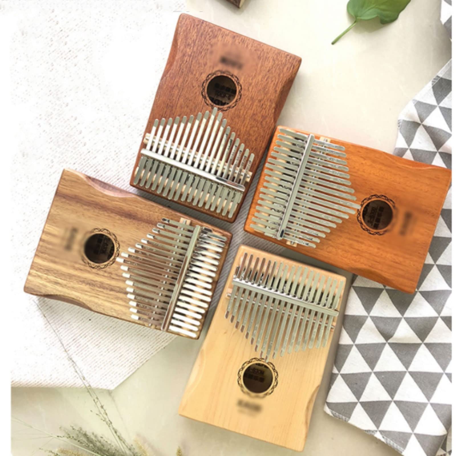 Suono Squisito Strumento Musicale Fatto a Mano con Corpo in Legno per Pianoforte a 17 Toni, Regalo per Dilettanti e Principianti (Dimensioni: 13 * 3 * 18 cm) Facile da Giocare