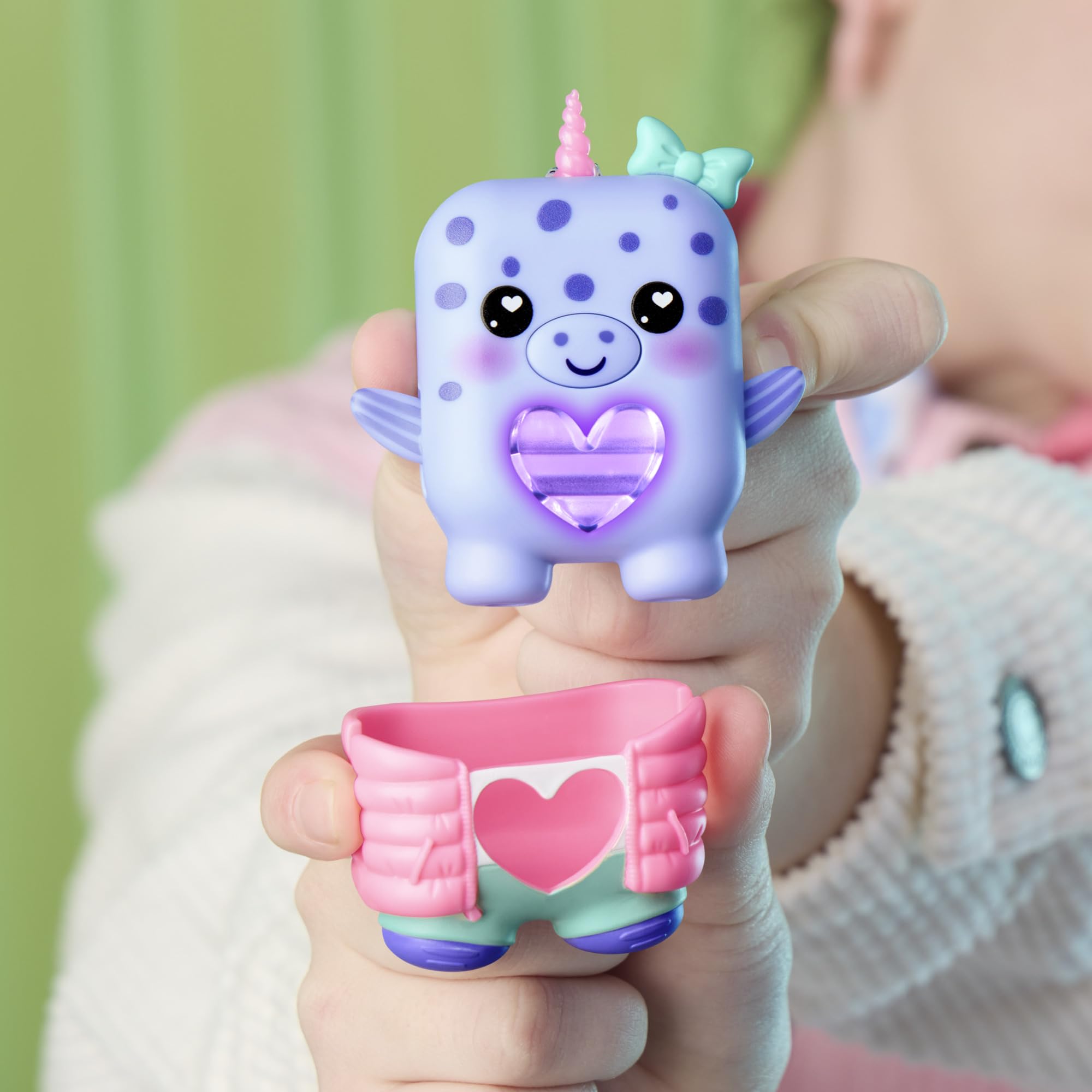 Hasbro Nano-mals Blubby narvalo cucciolo elettronico antistress