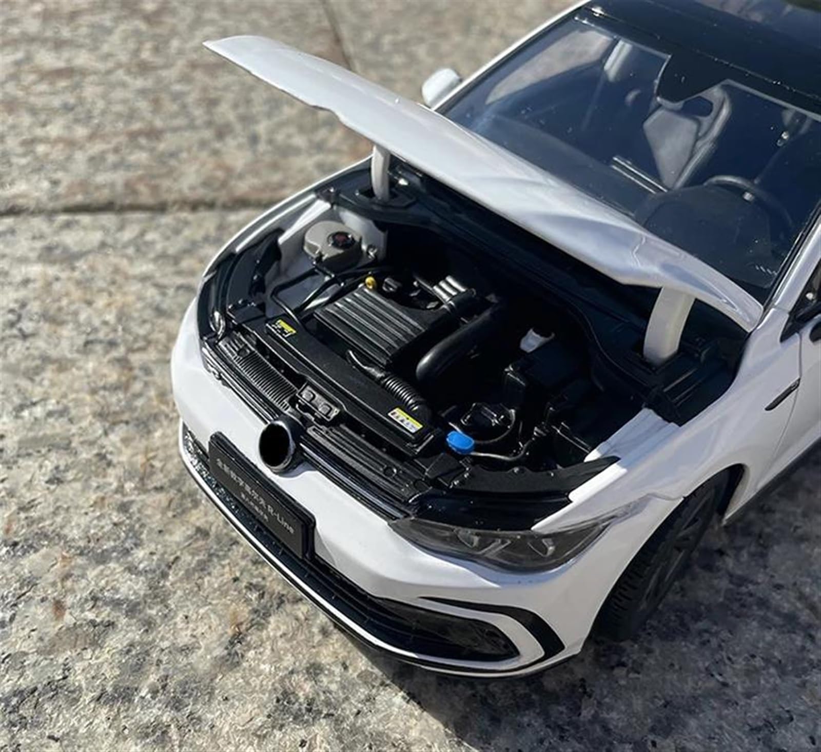 Veicoli a Motore in Scala 1/18 per Volkswagen Golf R-Line 8 Generazione di Veicoli Pressofusi in Lega Modello di Auto Ornamenti Ad Alta Simulazione Modello di Auto Replica(Blue)