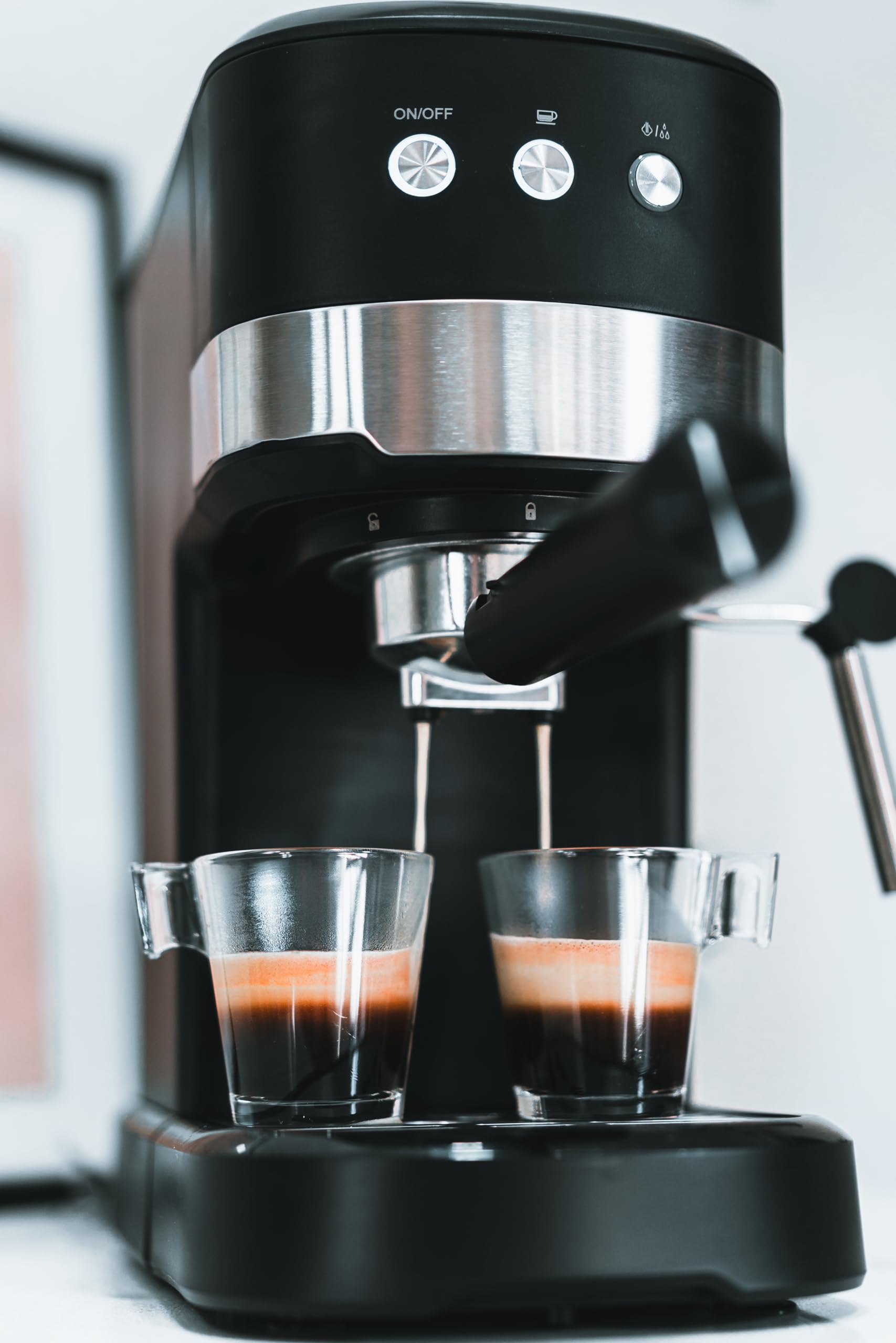 Jocca – Cafetera Espresso 20 Bares con Vaporizador | 1100W | Depósito 1,25L Desmontable | Metal | Color Negro | Preparación de 1 o 2 Tazas
