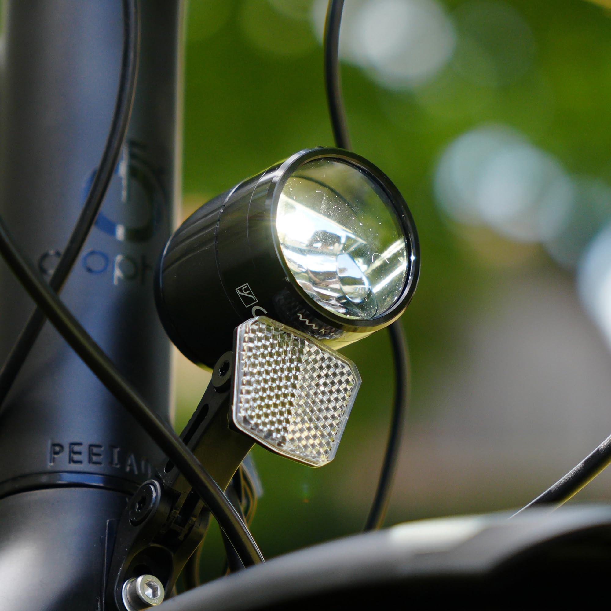 PROPHETE LED-Scheinwerfer – 100 Lux, Standlichtfunktion, Sensorautomatik, StVZO-zugelassen, für E-Bikes und Fahrräder, kompatibel mit Nabendynamo und 6V E-Bike-Akku, Abnehmbarer Reflektor