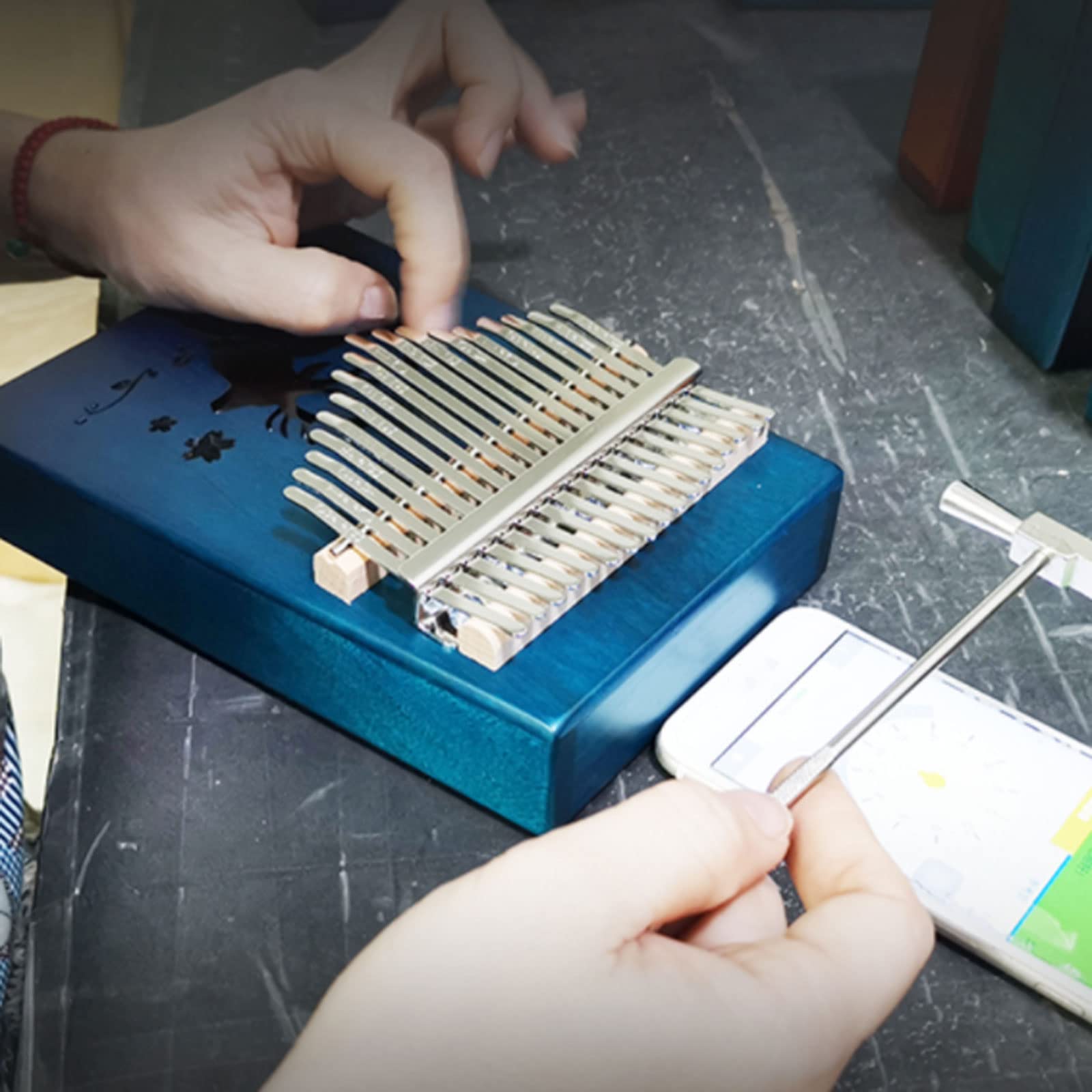 Suono Squisito Strumento Multifunzione per Pianoforte a 17 Tasti per Strumento Musicale a percussione per Principianti, Design Squisito della Testa di Cervo Sika Facile da Giocare