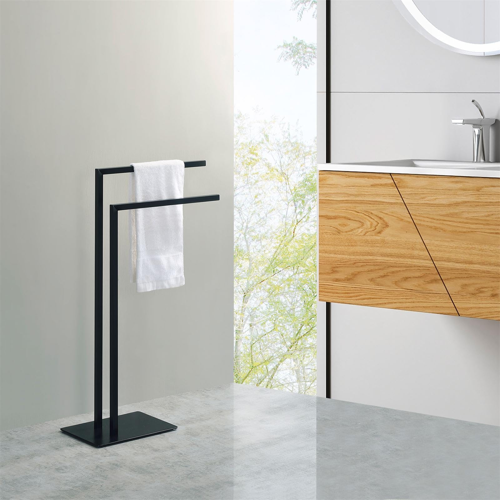 IDIMEX Porte Serviette Andrew pour Salle de Bain - Porte Serviette sur Pied en Métal Noir, Design Moderne et Simple avec 2 tringles, idéal pour Ranger des Serviettes