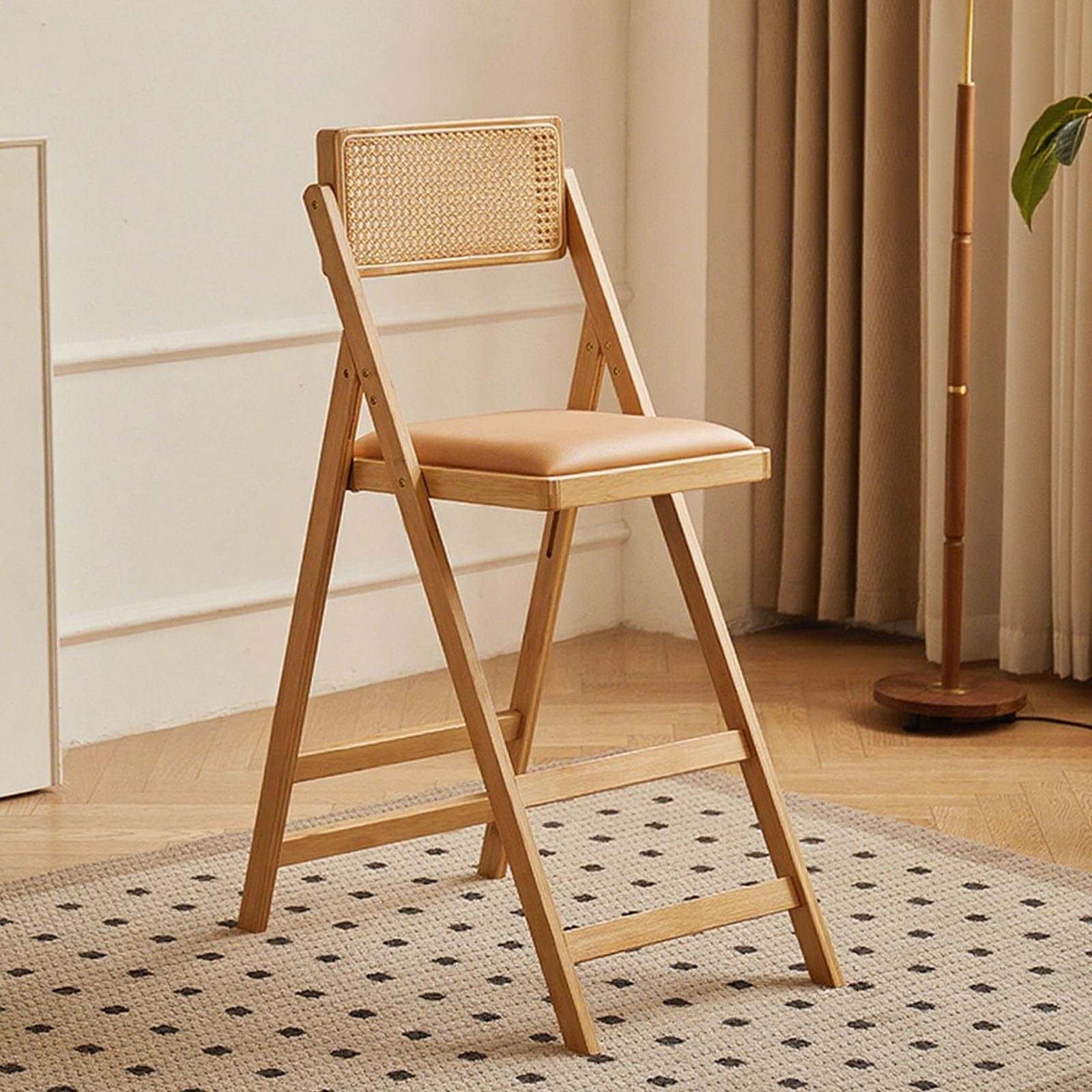 Silla plegable portátil con respaldo transpirable y diseño de mimbre para ahorrar espacio
