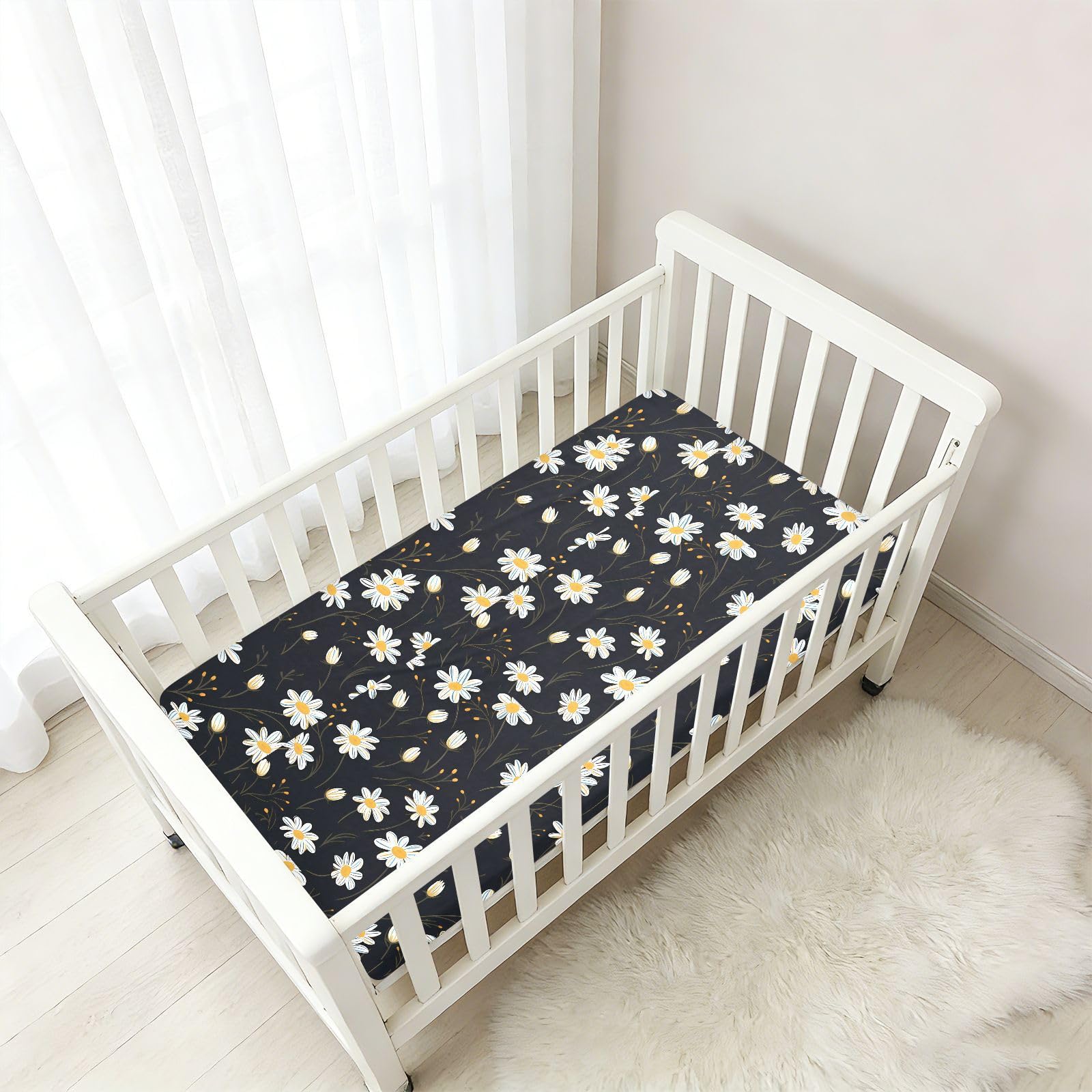 Little Daisy auf schwarzem Babybett-Spiellaken für Jungen und Mädchen, weiches Kleinkind-Spannbetttuch und Mini-Kinderbett-Matratze, 68,6 x 99,1 cm