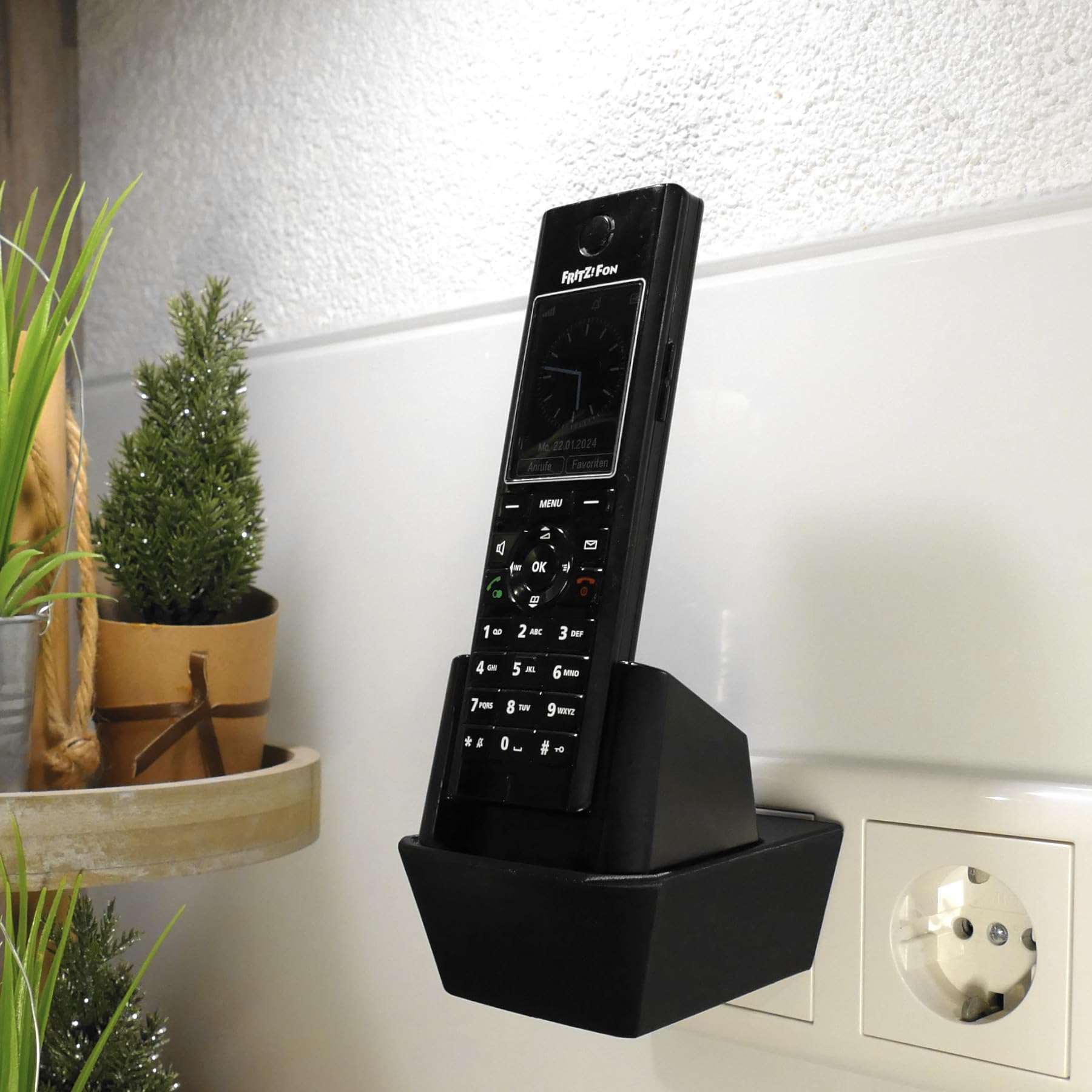 Halterung passend für Fritz!Fon C5 AVM | Steckdosenhalterung ohne Bohren | DECT Telefon Halterung & Zubehör | Platzsparender Telefonhalter mit Kabelmanagement | Zubehör Fritz!Fon C5 | Schwarz