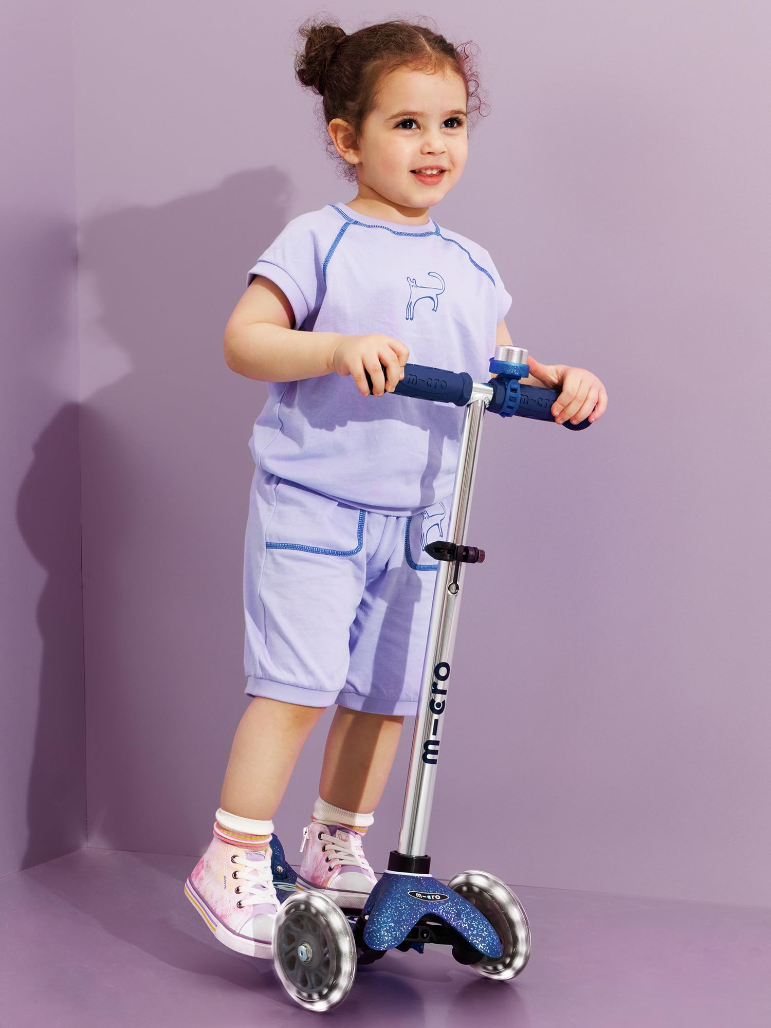 Micro Mini Micro Deluxe - Monopattino per bambini con LED glitterato, manubrio regolabile, ruote illuminate, per ragazzi e ragazze