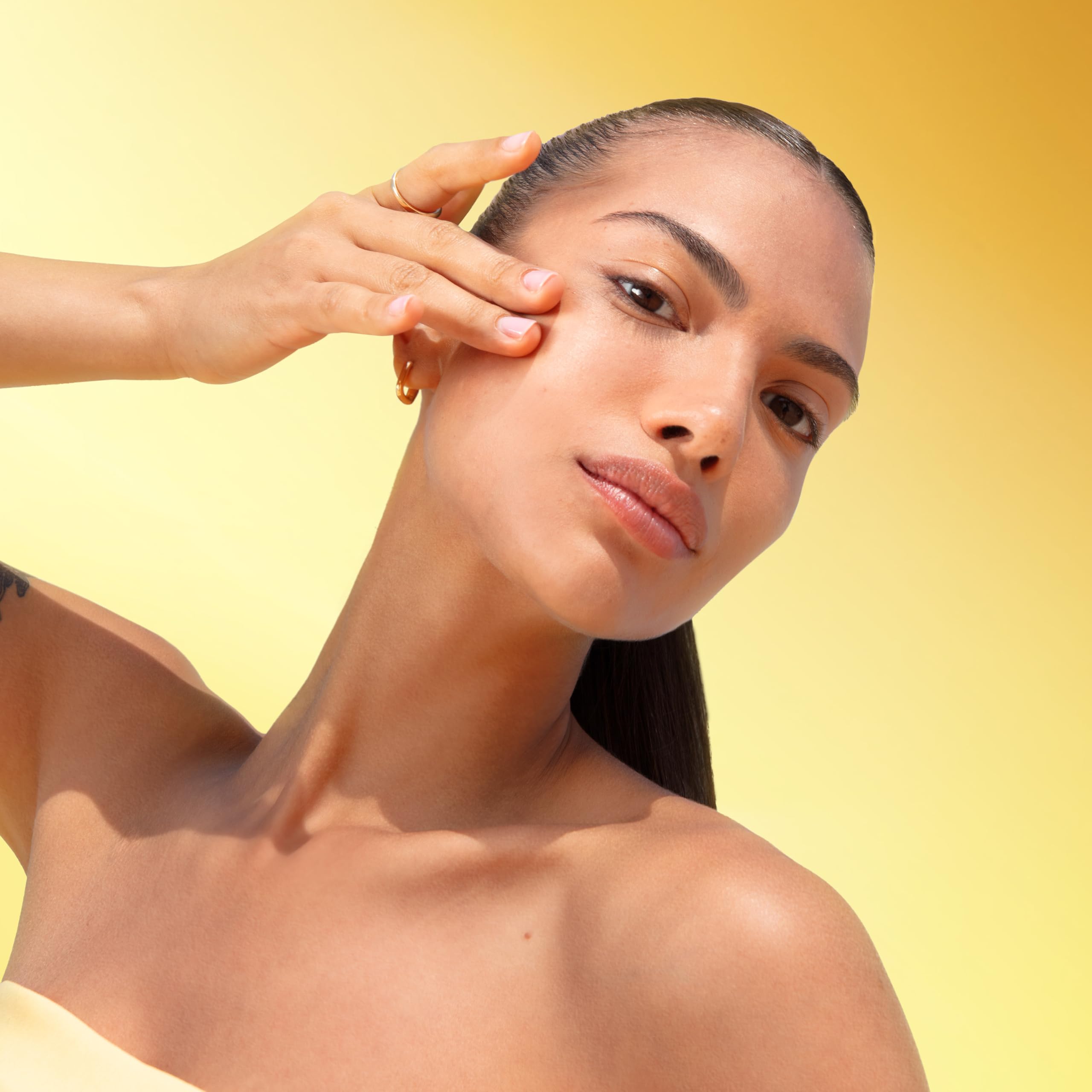 Garnier Vitamin C Anti-Müdigkeits Set – Routine mit Glow Booster Augencreme gegen Augenringe & Wonder Tint Getöntem Fluid Hell LSF 50+ – Pflegeset für eine wache Augenpartie & strahlenden Teint