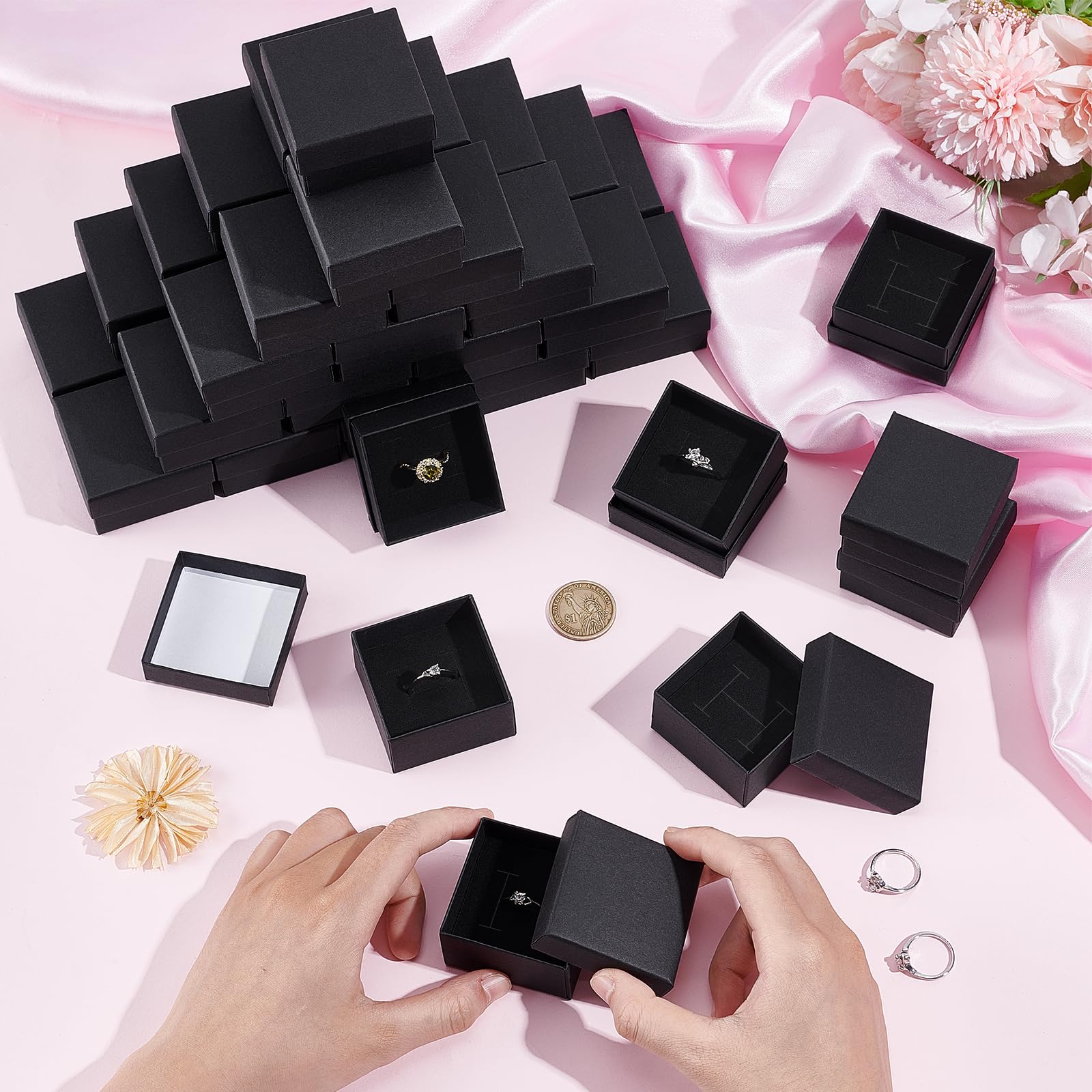 twinklemon 100 Stück Ringschachteln, 5,1 x 5,1 x 3,1 cm, Kraft-Schmuck-Geschenkboxen, kleine Ohrring-Verpackungsboxen, quadratische Karton-Schmuckschatulle mit Schaumstoff für den Verkauf von