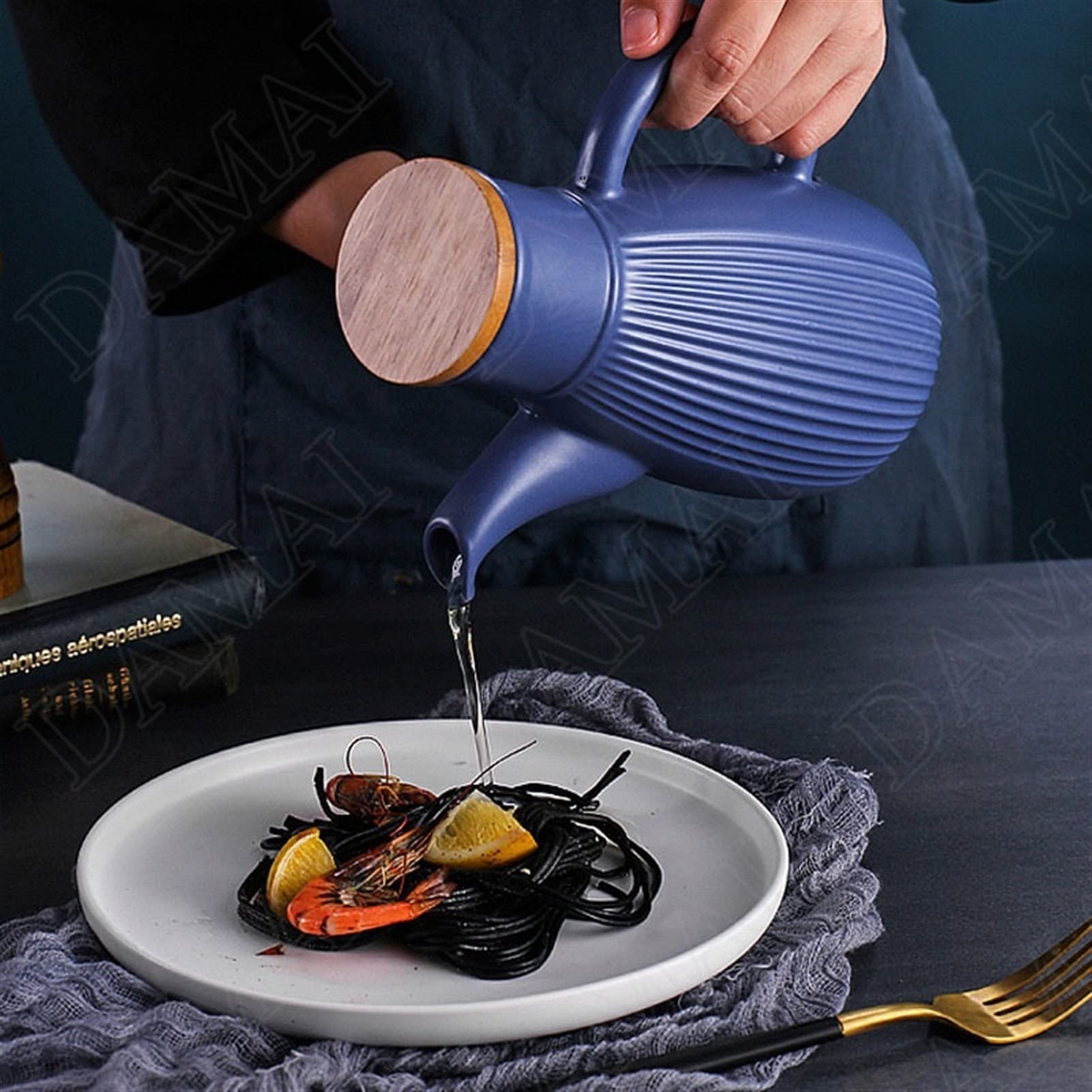 MAGICVOGEL Set di 2 bottiglie di olio, dispenser di olio in ceramica, effetto marmo, dispenser di olio d'oliva, 380 ml, per cucina, barbecue, barbecue, colore bianco