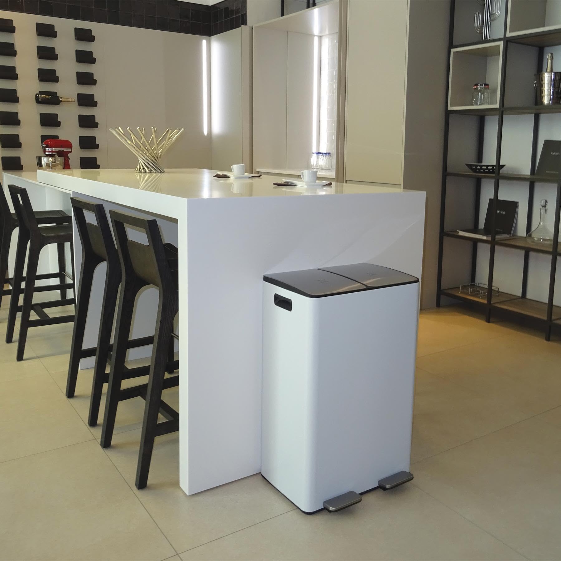 Spirella - Contenedor de reciclaje de cocina con pedal de 60 l (2 x 30 l) - Modelo Aliya - Acero inoxidable cepillado - Tapa de cierre suave - Cubos extraíbles - Asas laterales - Blanco mate