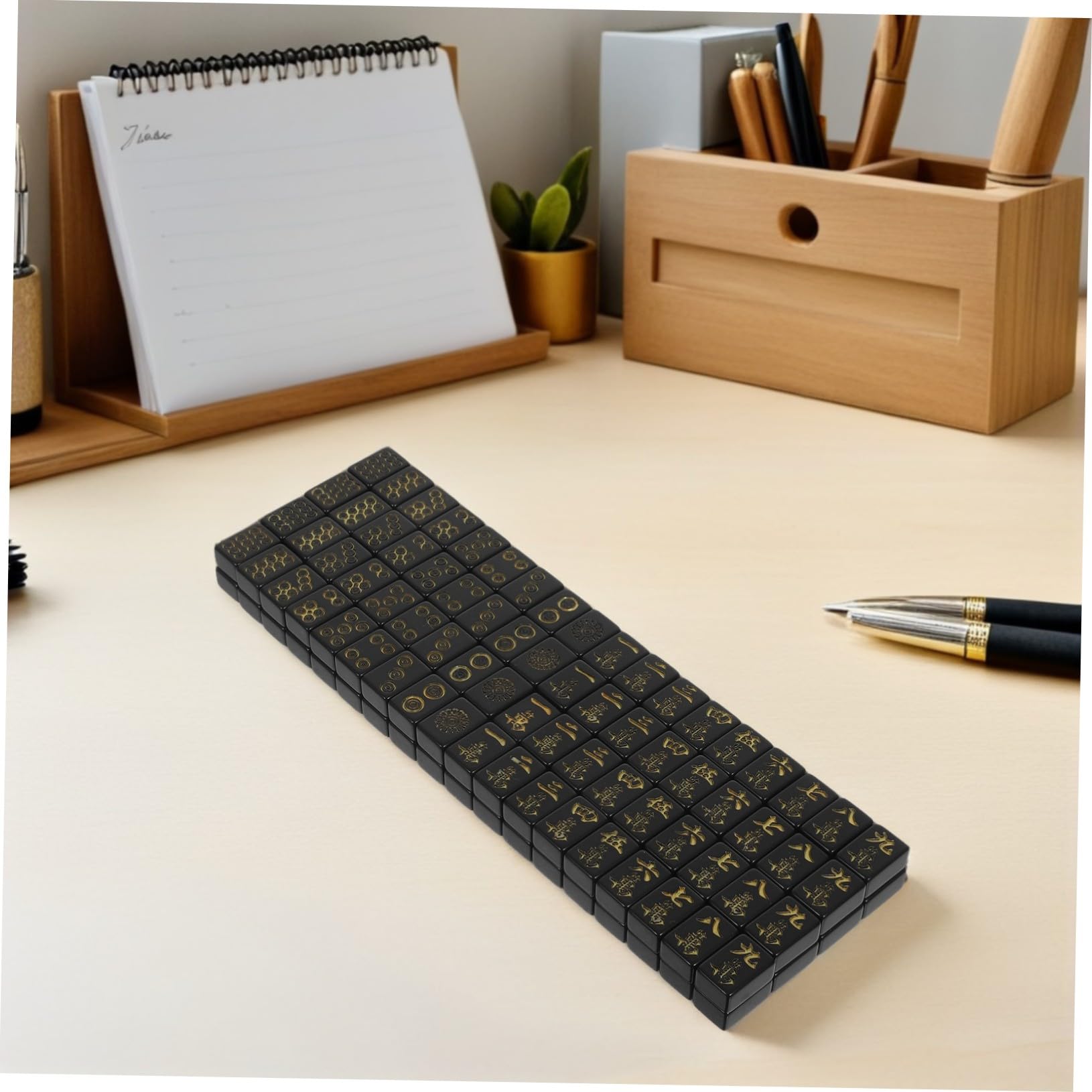 TOYANDONA Tragbares Mini Mahjong Set Luxus Schwarz Gold Mahjong Spielsteine mit Würfeln Kompaktes Chinesisches Reisespiel für Outdoor Familie und Wohnheim Platzsparendes Unterhaltungsspiel
