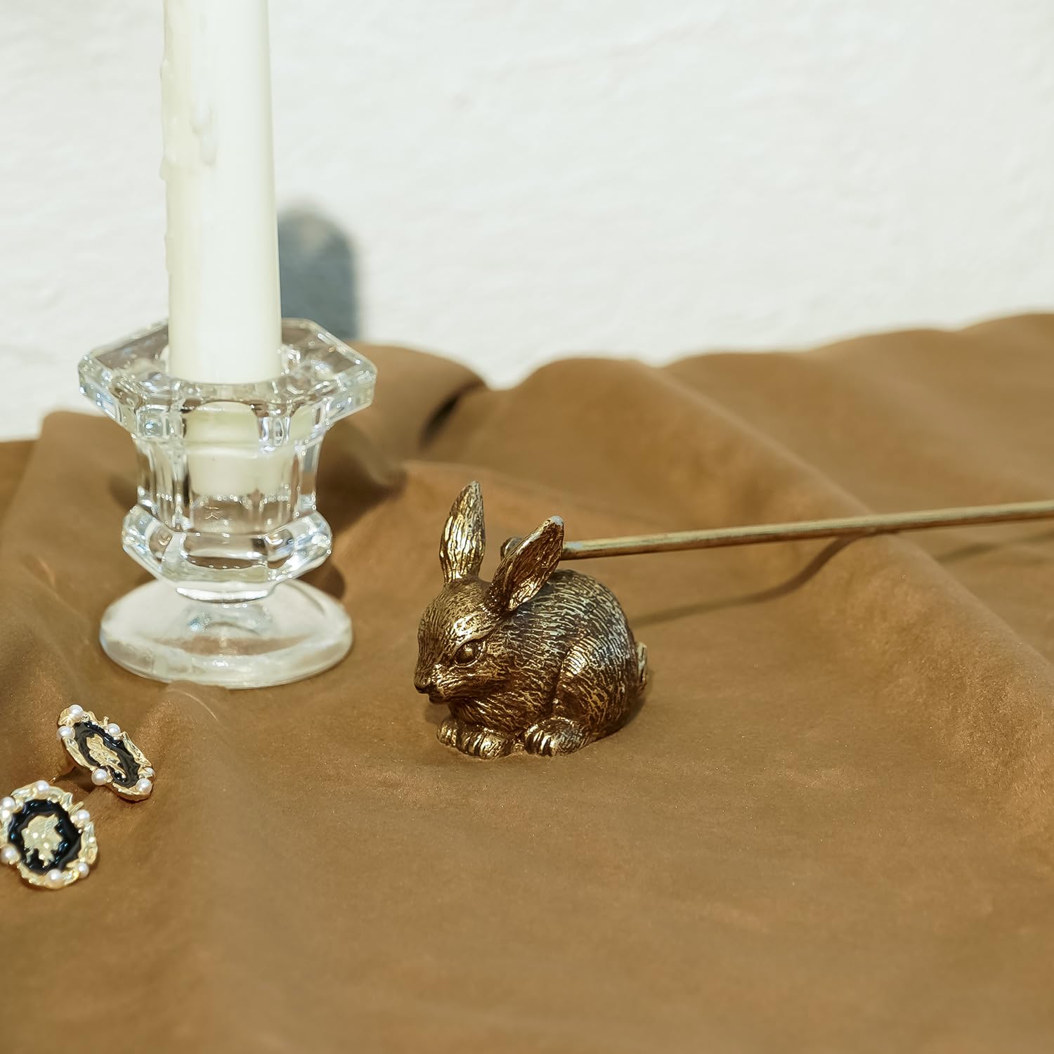 NIKKY HOME Éteignoir à bougie, accessoire d'extincteur avec long manche, outil de bougie pour éteindre la flamme de mèche de bougie en toute sécurité