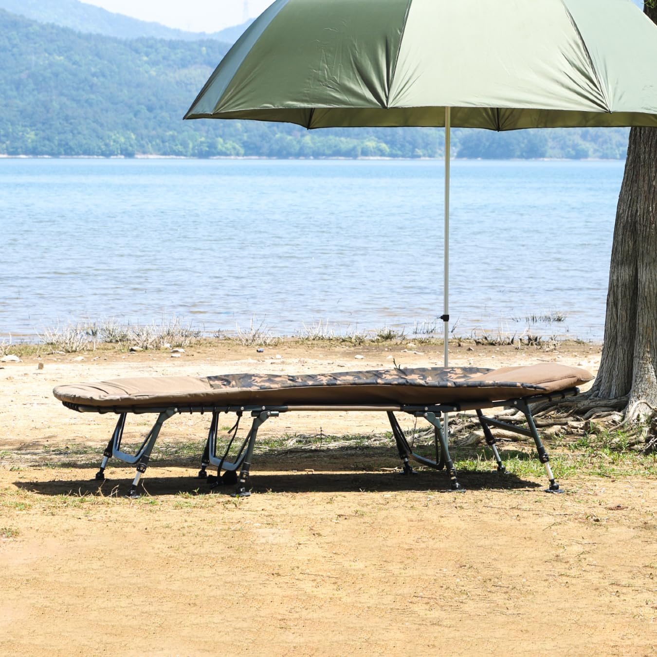 MK-Angelsport Lettino da pesca, 150 kg, XXL a 8 gambe, Fort Knox FlatSize X-Pro Camo Bedchair