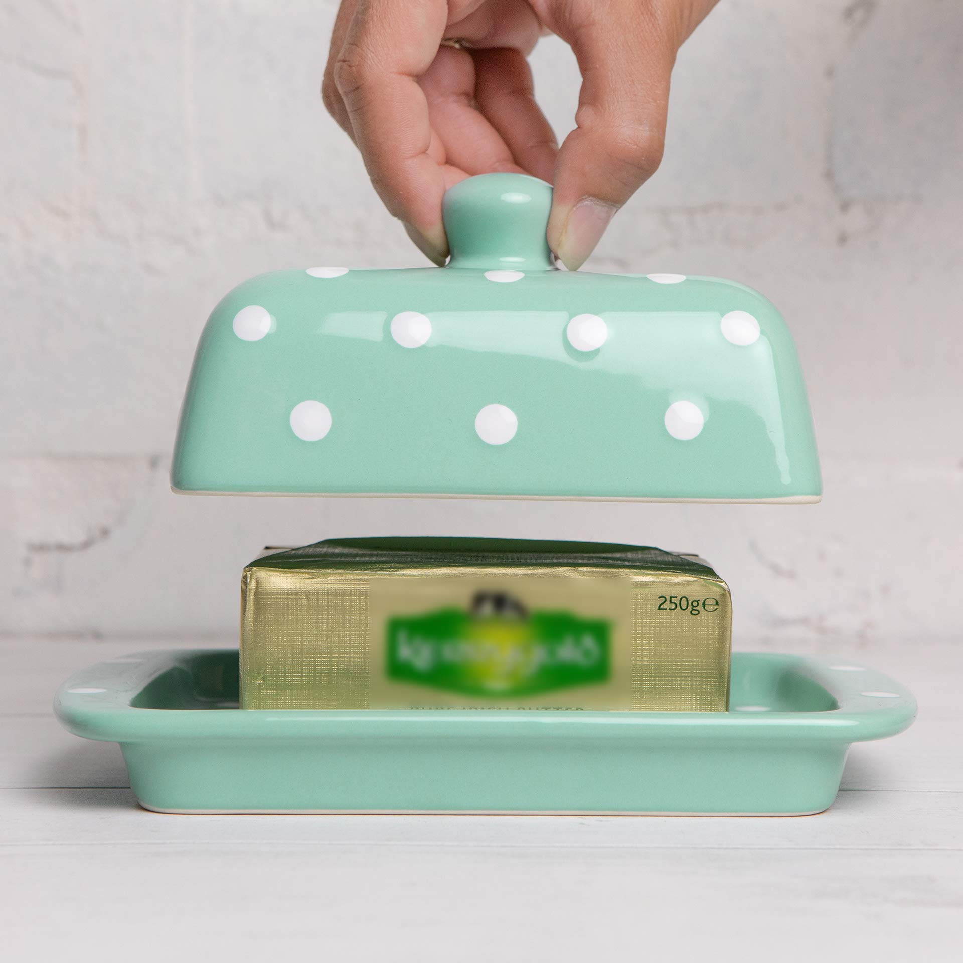 City to Cottage® Beurrier bleu sarcelle et blanc à pois peints à la main en céramique avec couvercle