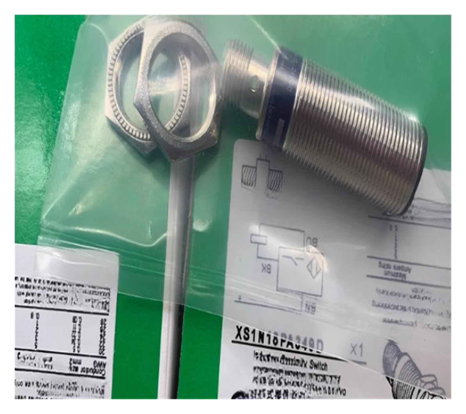 ZVQYSGIW 2PCS XS1N18PA349D Switch Sensor(XS1N18PA349D)