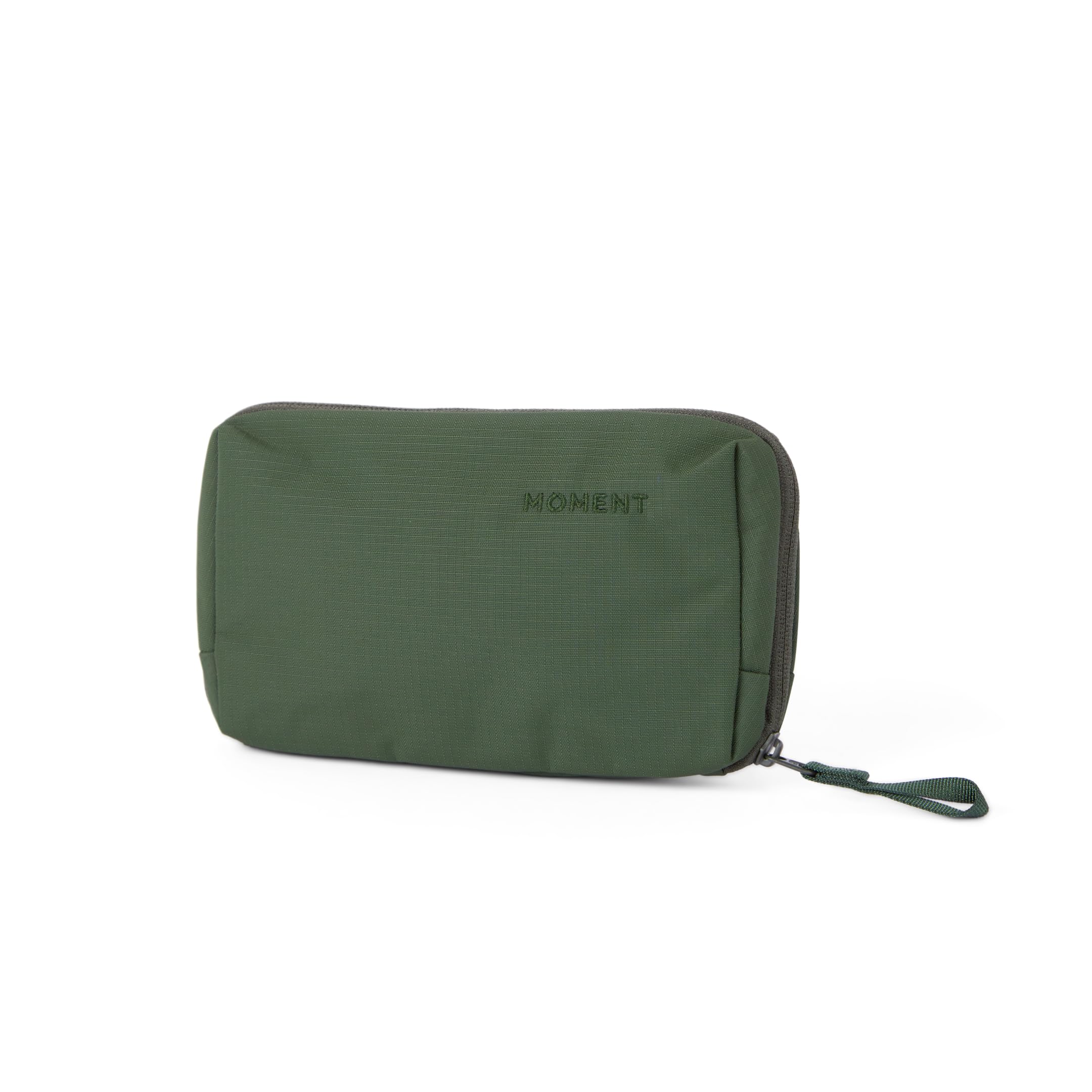 MOMENT Everything Tech Organizer – Wasserabweisende Reisetasche für Kabel, Ladegeräte und Zubehör | Reguläre und Mini-Größen I Olive, Mini