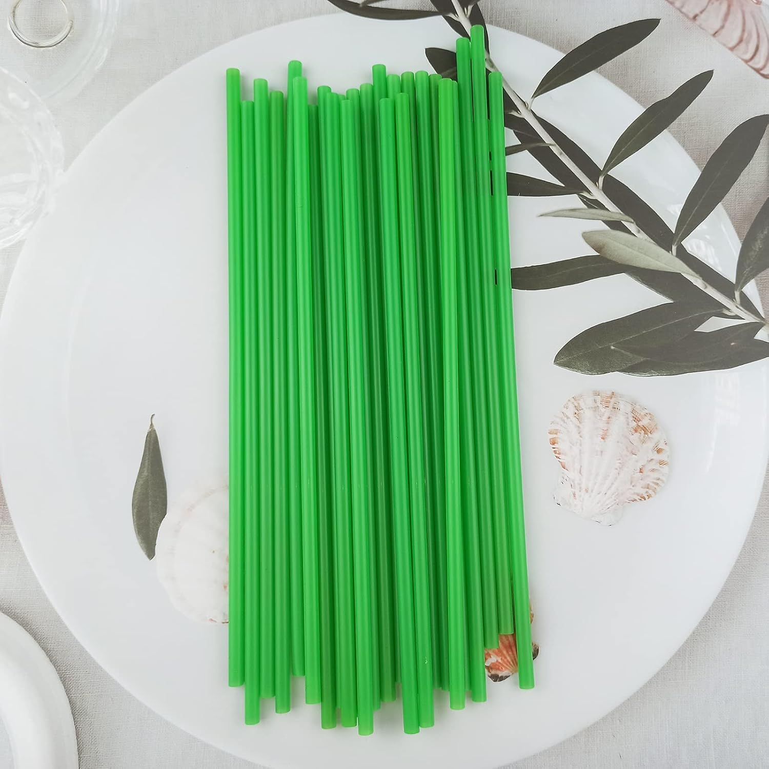 200PCS 10.2 Inches Disposable Decorative Green Plastic Straws for Birthday Wedding Cocktail Party Supplies (0.23 * 10.2inch) (Green)