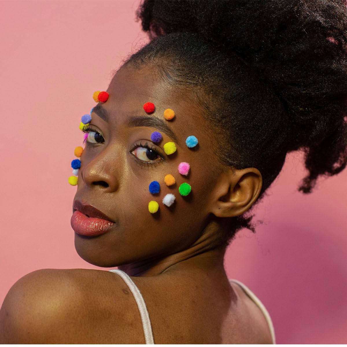 2000pcs Craft Pom Poms, 1cm Fuzzy Pompom Puff Balls for DIY Arts, Crafts Projects, Home Decorations