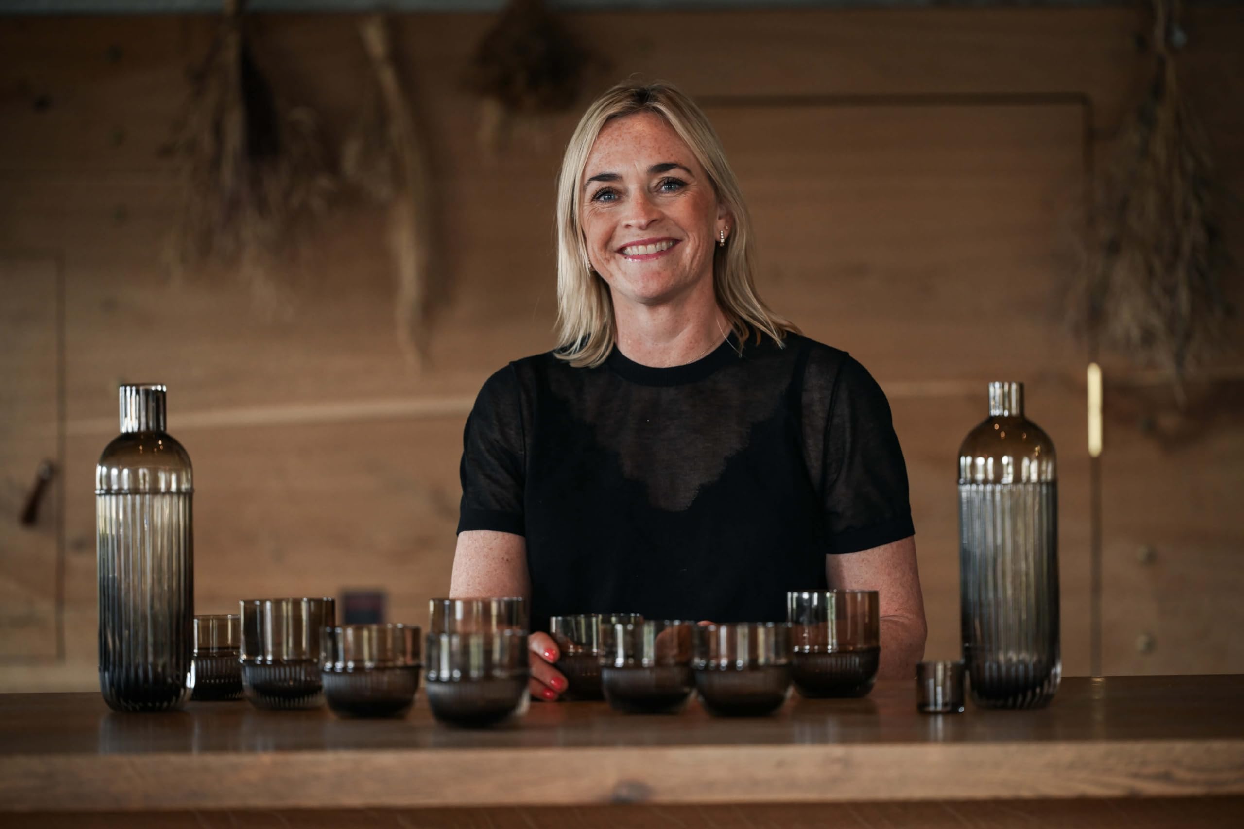Carafe, 900 ml, conçue par Rikke Malling, verre fumé, carafe de service élégante pour la qualité restaurant
