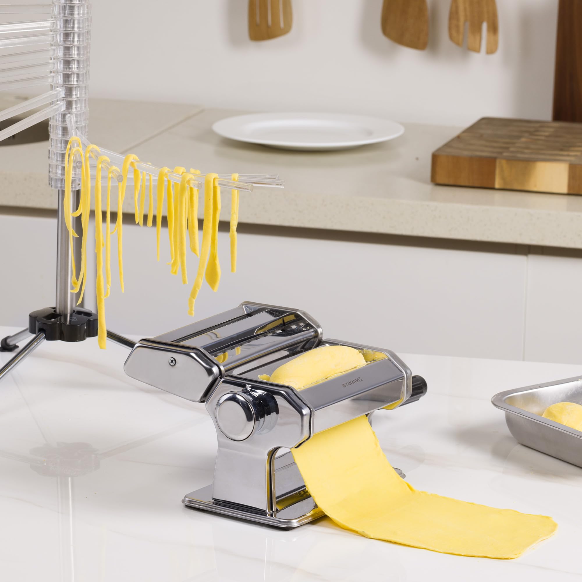 Navaris Maquina para Hacer Pasta - Maquina Pasta Fresca con Grosor Ajustable 0,5 a 3 mm - Cortador Pasta rellena Espaguetis tallarines lasaña - Pasta Maker de Acero Inoxidable